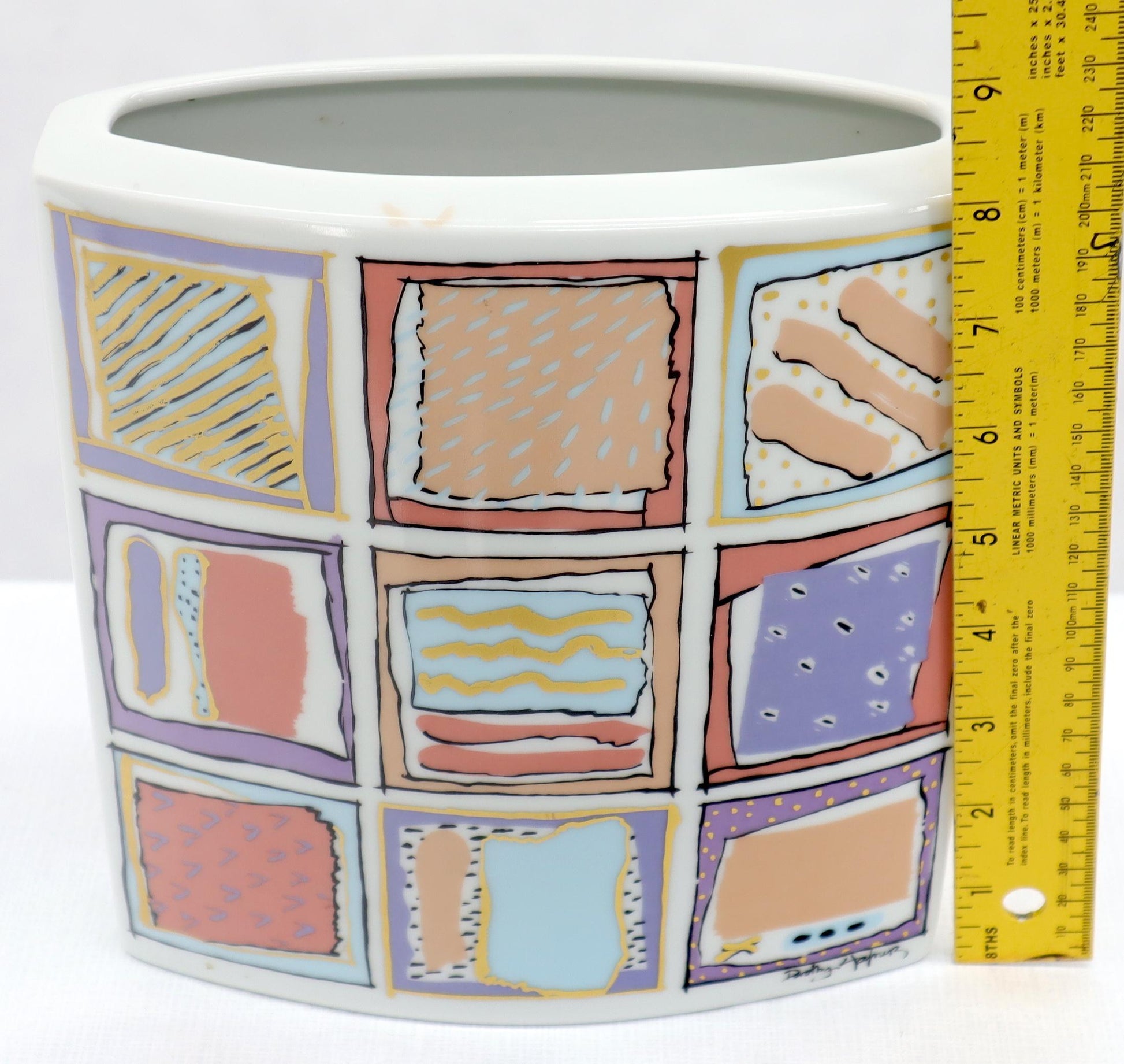 EstablishedLines 20th Century German White Porcelain Square Vase Painted Rosenthal Studio-Linie