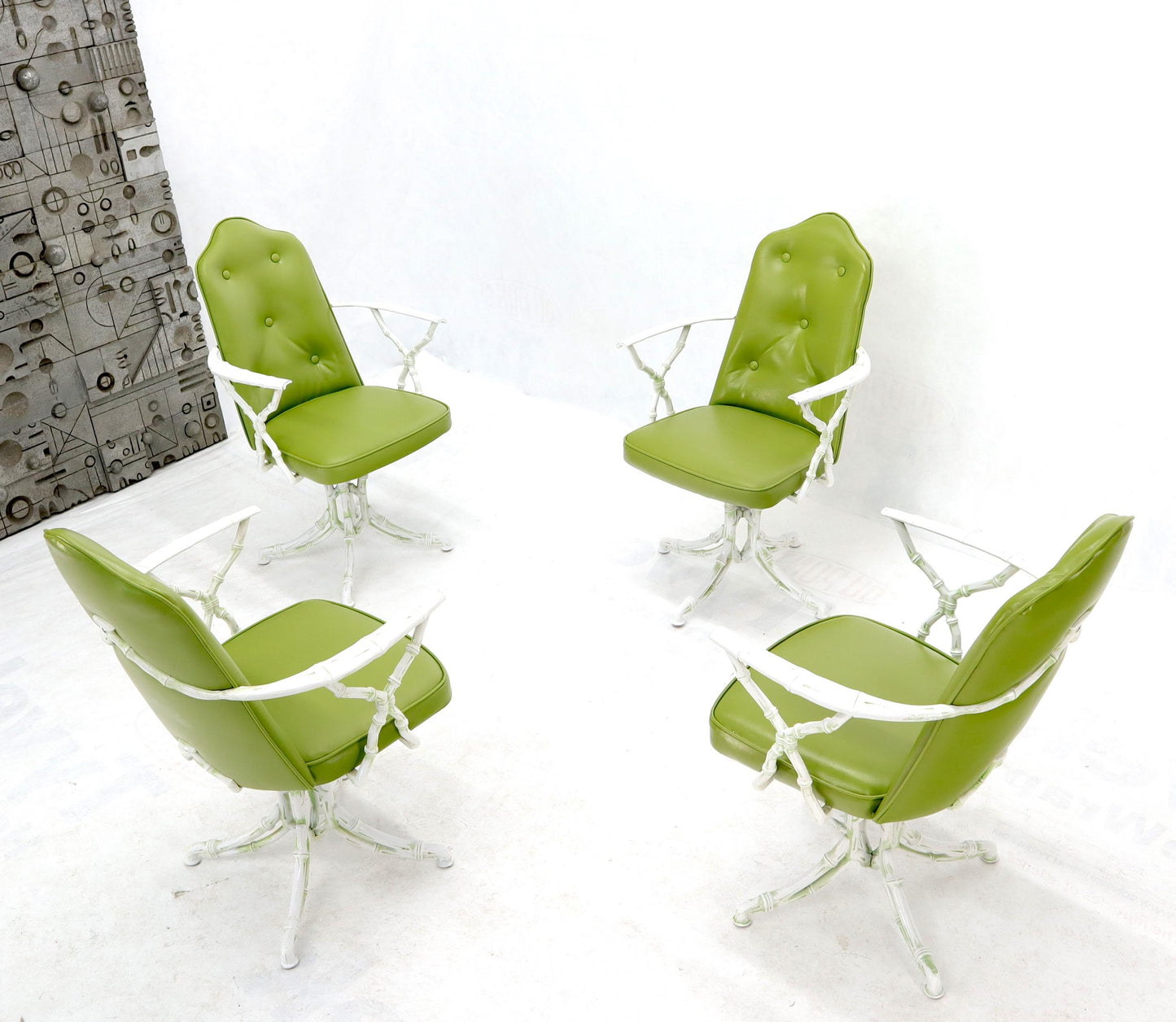 EstablishedLines Cast Aluminum Faux Bamboo Dining Table w/ 4 Matching Chairs Outdoors Green Vinyl
