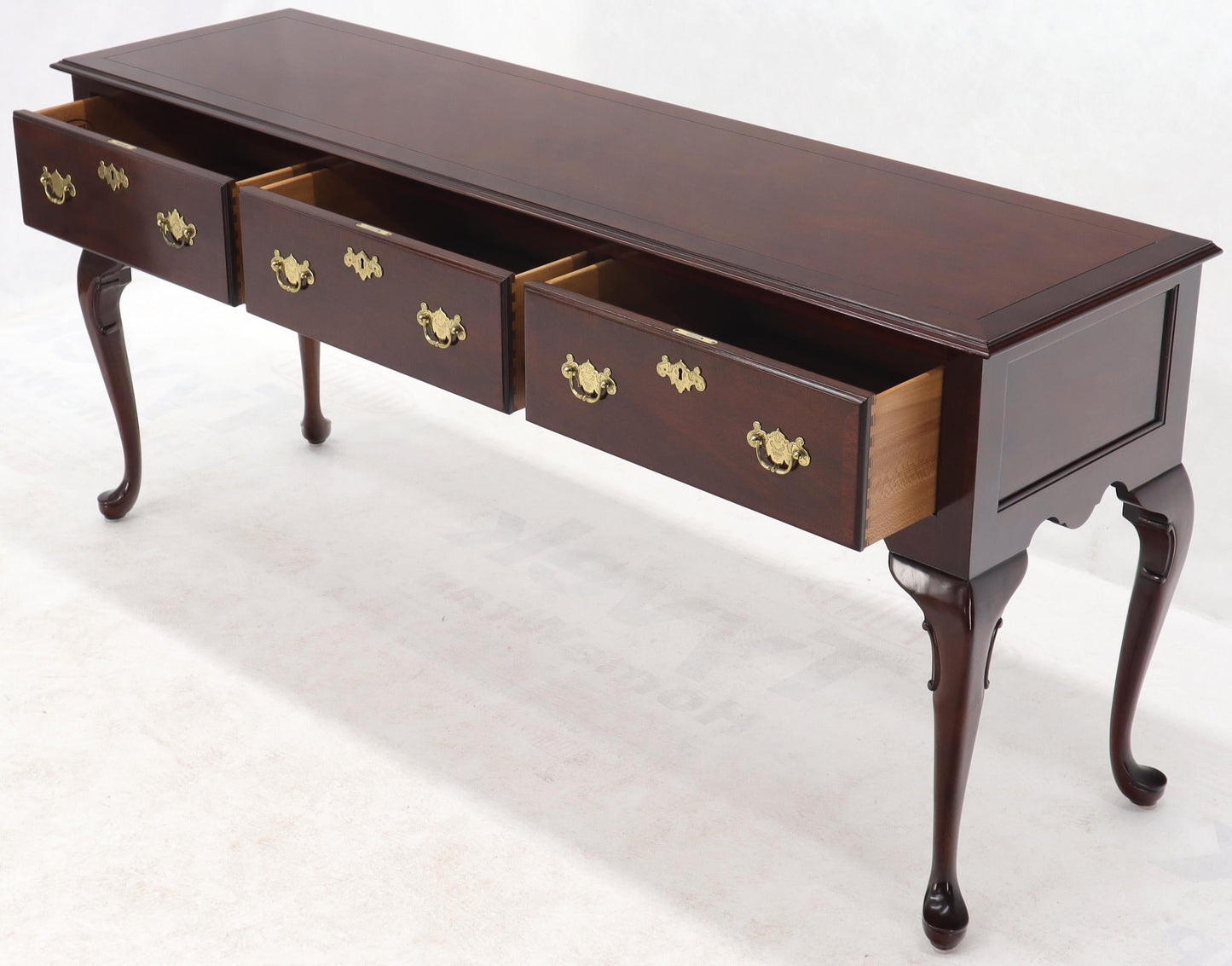EstablishedLines Kindel Mahogany Queen Anne 3-Drawer Sideboard