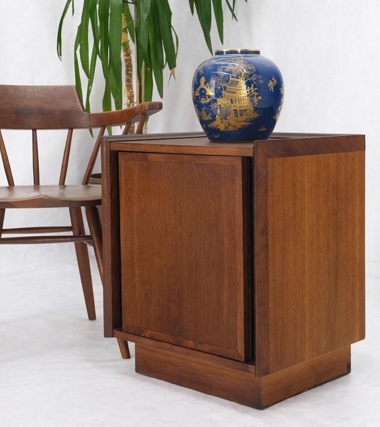 Cube Shape One Door One Drawer Compartment Side End Table