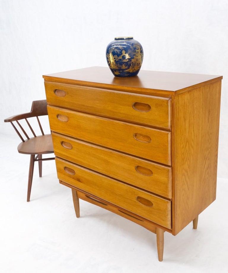 Solid Oak Mid-Century Modern 4 Drawers American Bachelor Chest Dresser Commode