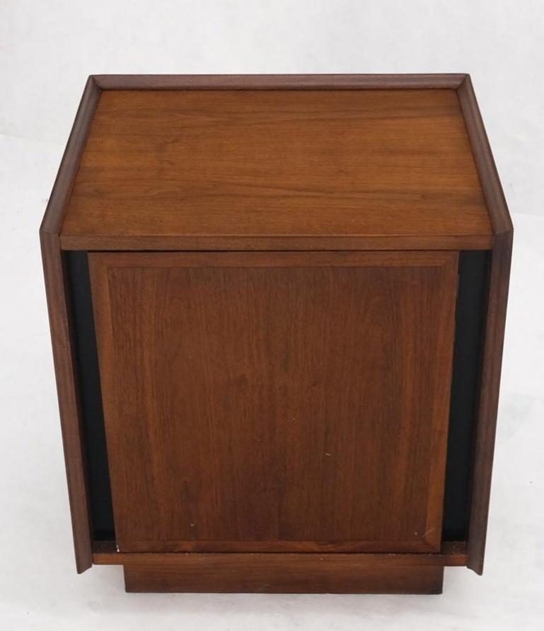 Cube Shape One Door One Drawer Compartment Side End Table
