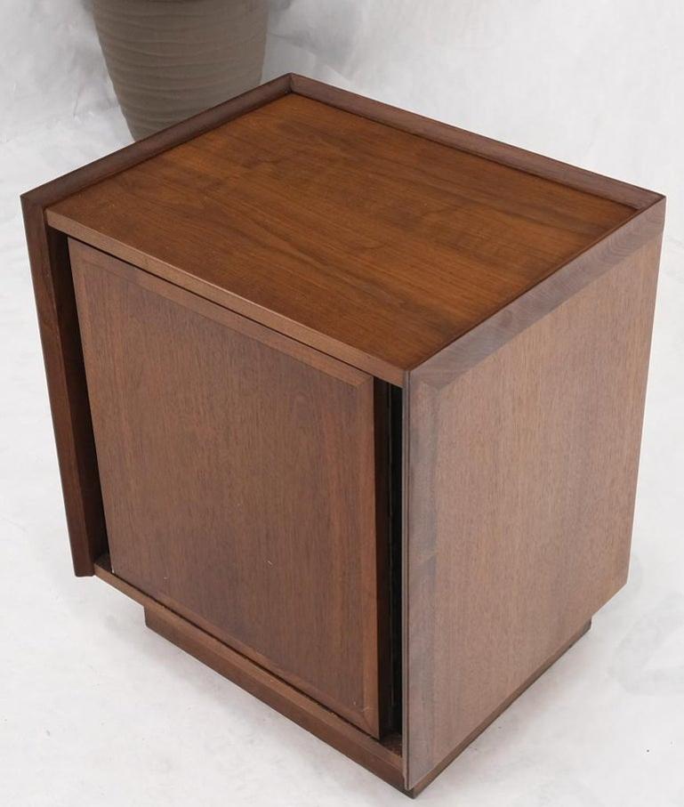 Cube Shape One Door One Drawer Compartment Side End Table