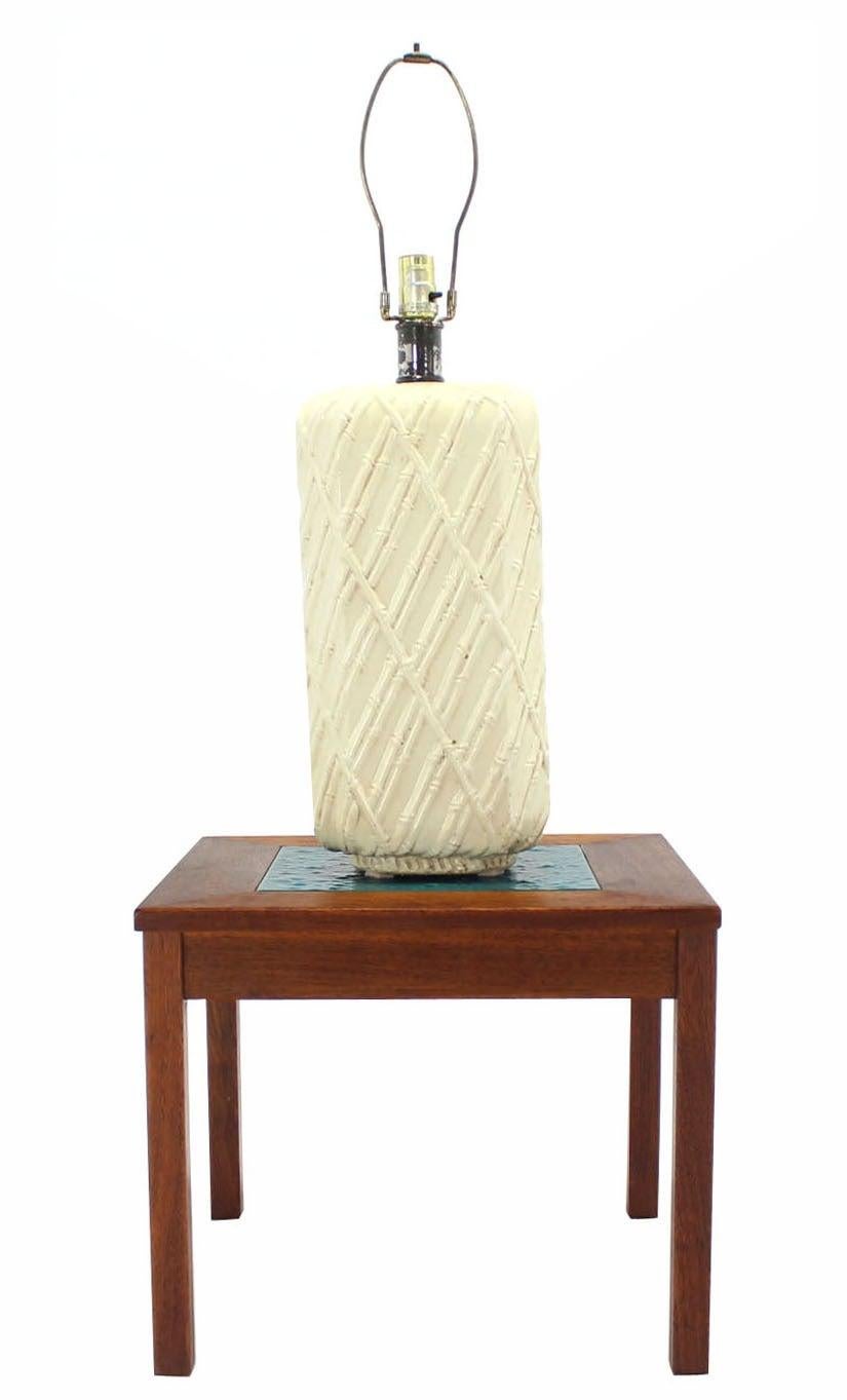 EstablishedLines Rounded Corners Pedestal Shape White Faux Bamboo Decorated Pattern Table Lamp