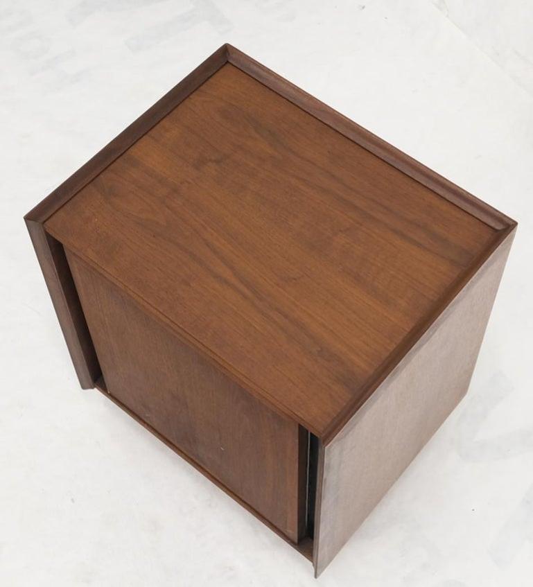 Cube Shape One Door One Drawer Compartment Side End Table