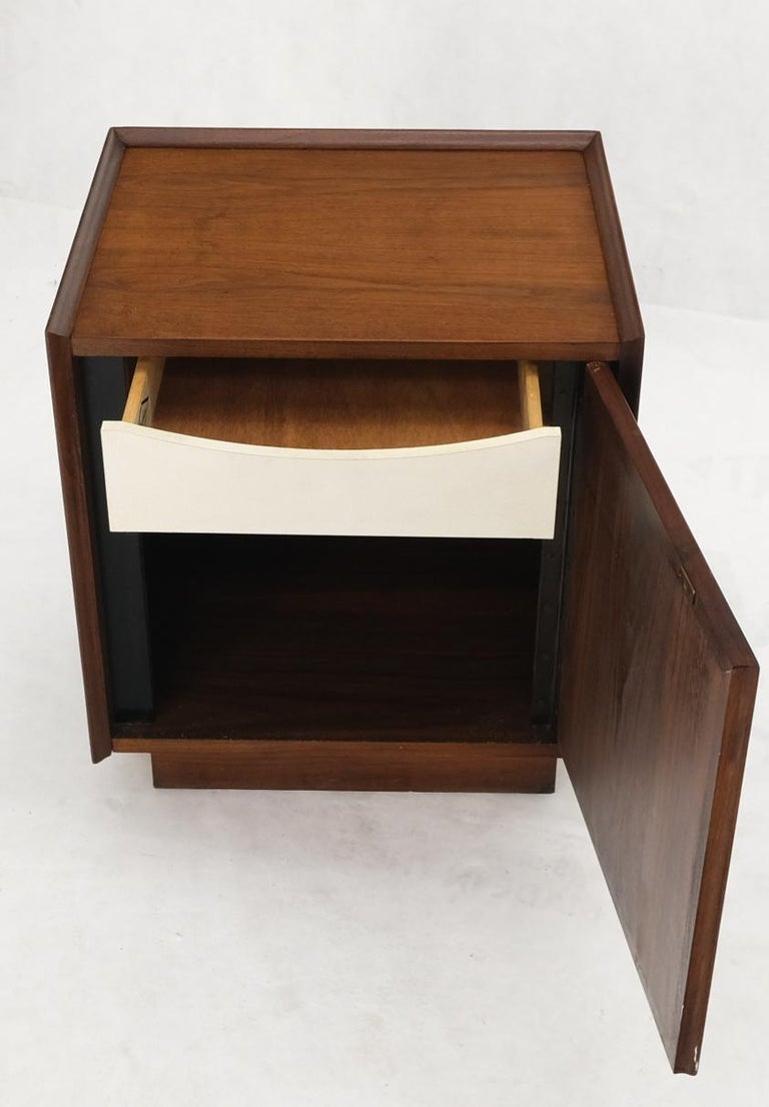 Cube Shape One Door One Drawer Compartment Side End Table
