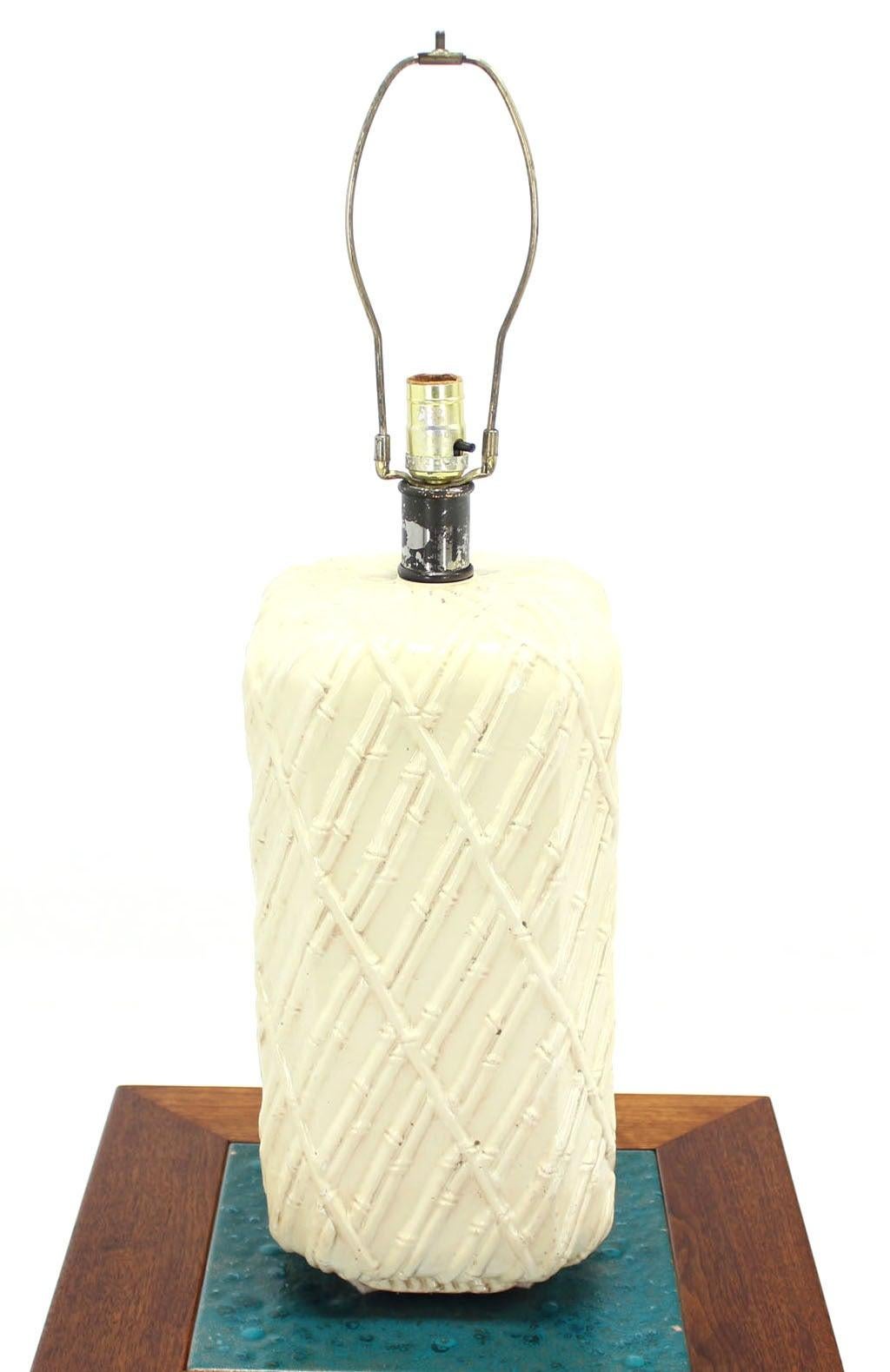 EstablishedLines Rounded Corners Pedestal Shape White Faux Bamboo Decorated Pattern Table Lamp