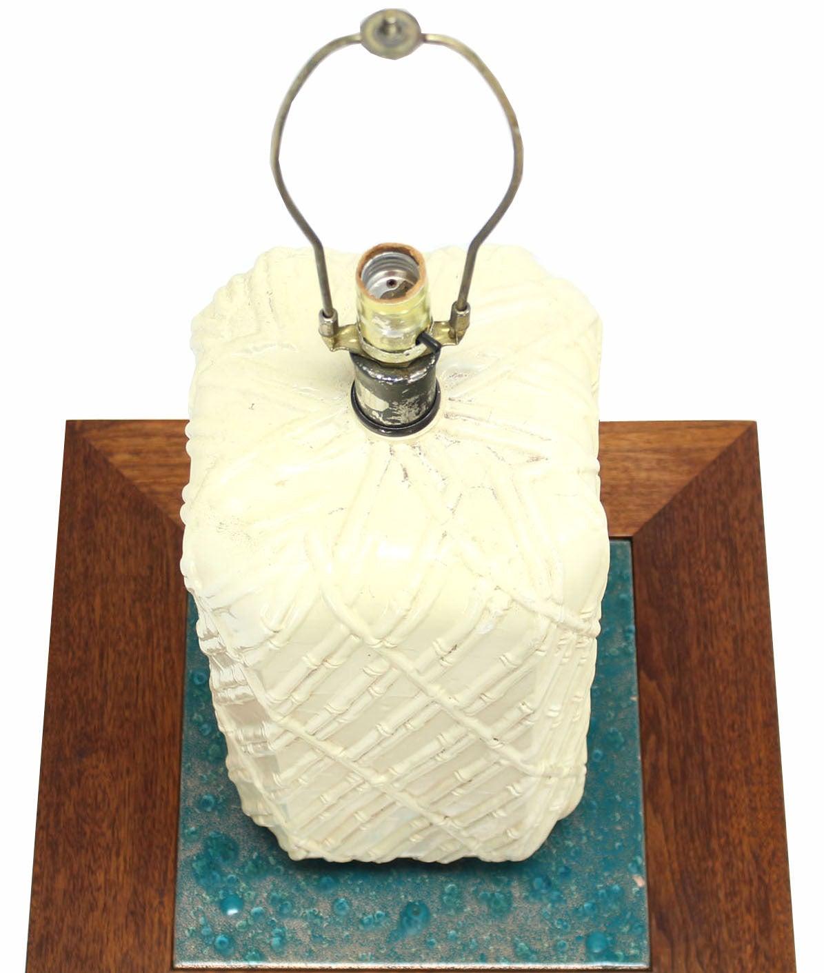 EstablishedLines Rounded Corners Pedestal Shape White Faux Bamboo Decorated Pattern Table Lamp