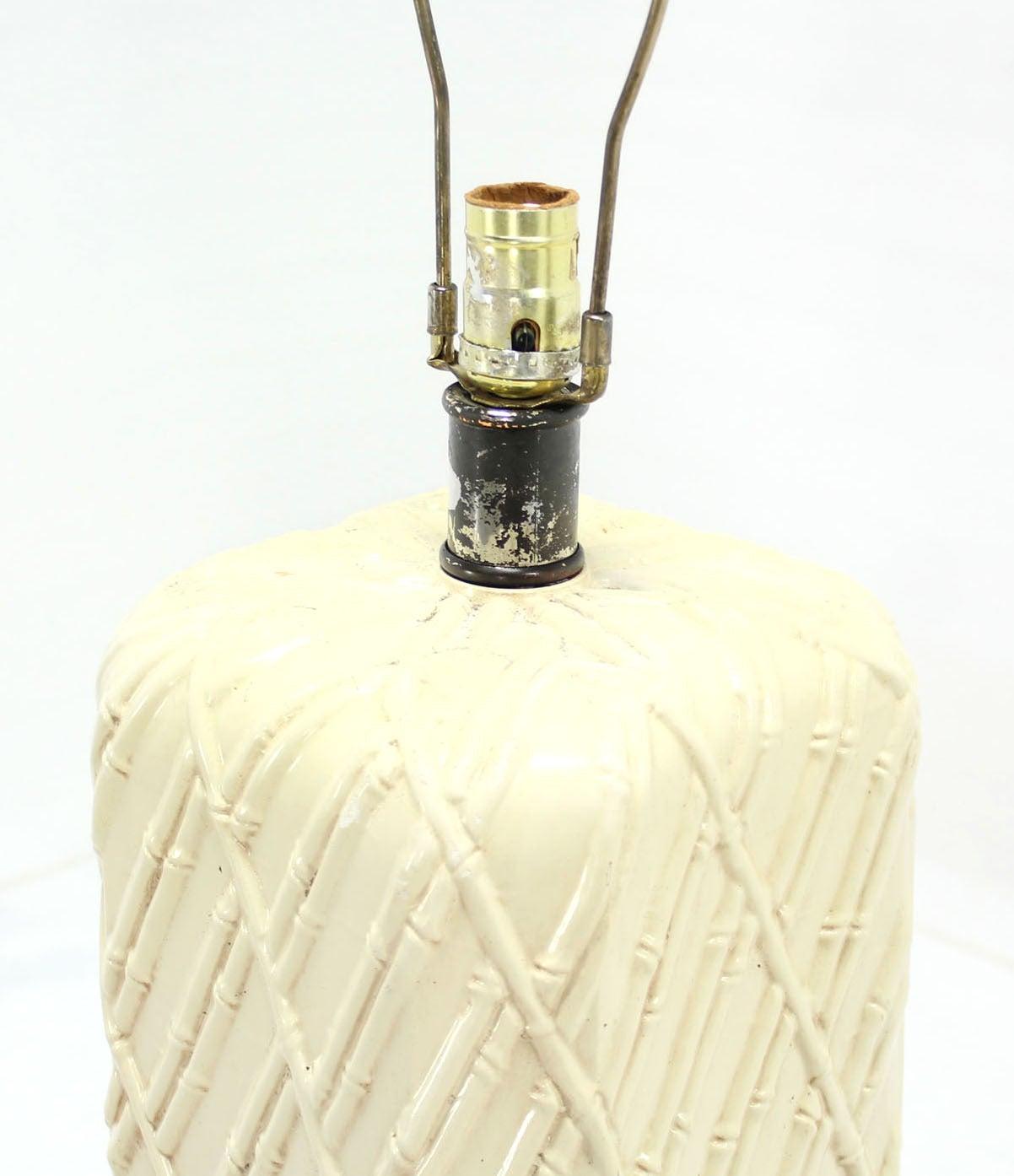 EstablishedLines Rounded Corners Pedestal Shape White Faux Bamboo Decorated Pattern Table Lamp