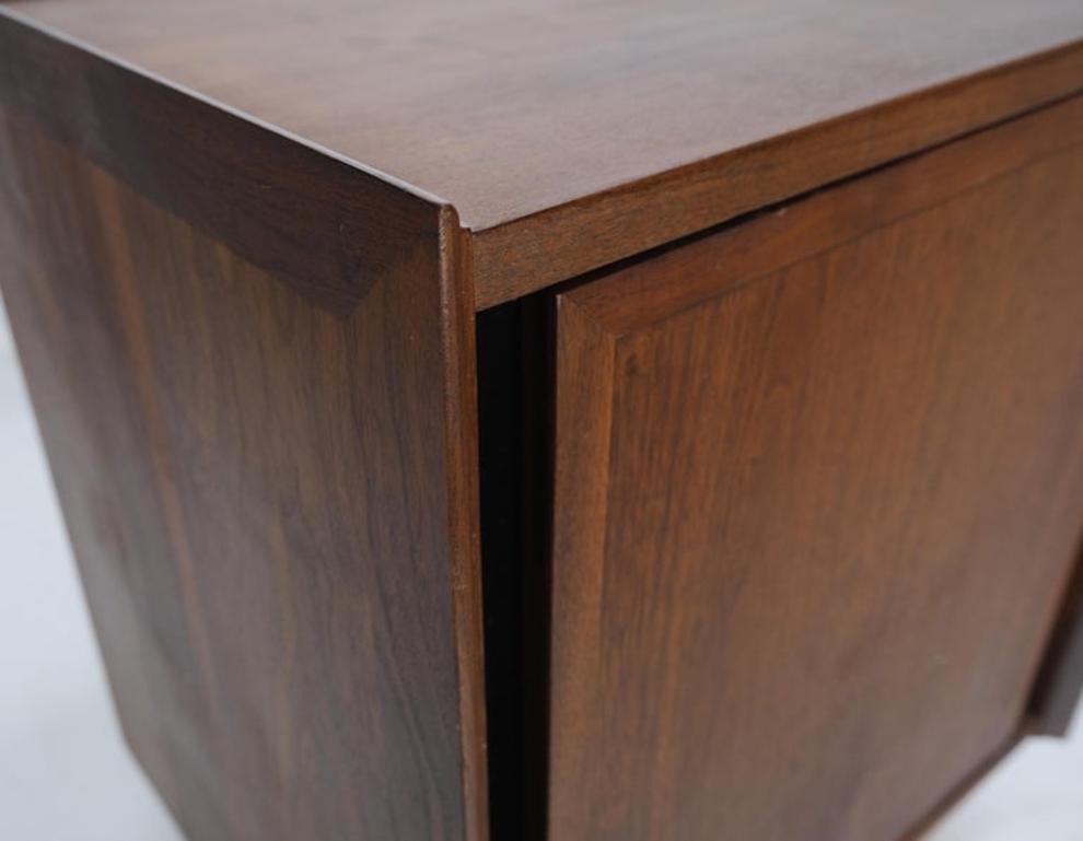 Cube Shape One Door One Drawer Compartment Side End Table