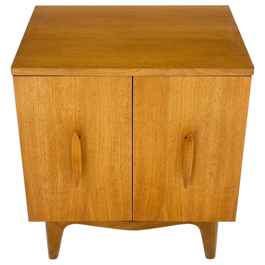 EstablishedLines Light Walnut Banana Shape Pulls Two Doors End Table Nightstand Mint!