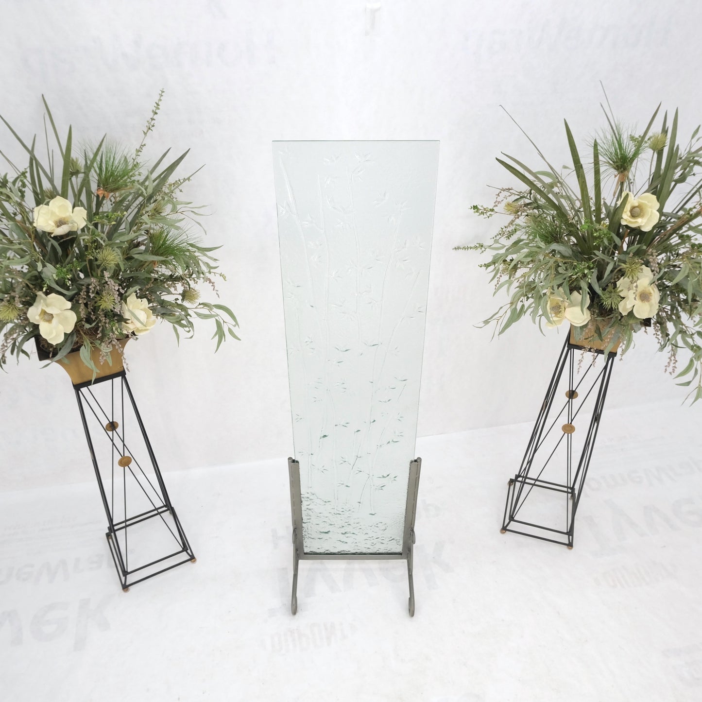 EstablishedLines Decorative Floral Scene Theme Molded Glass Panel w/ Wrought Iron Stand Base MINT