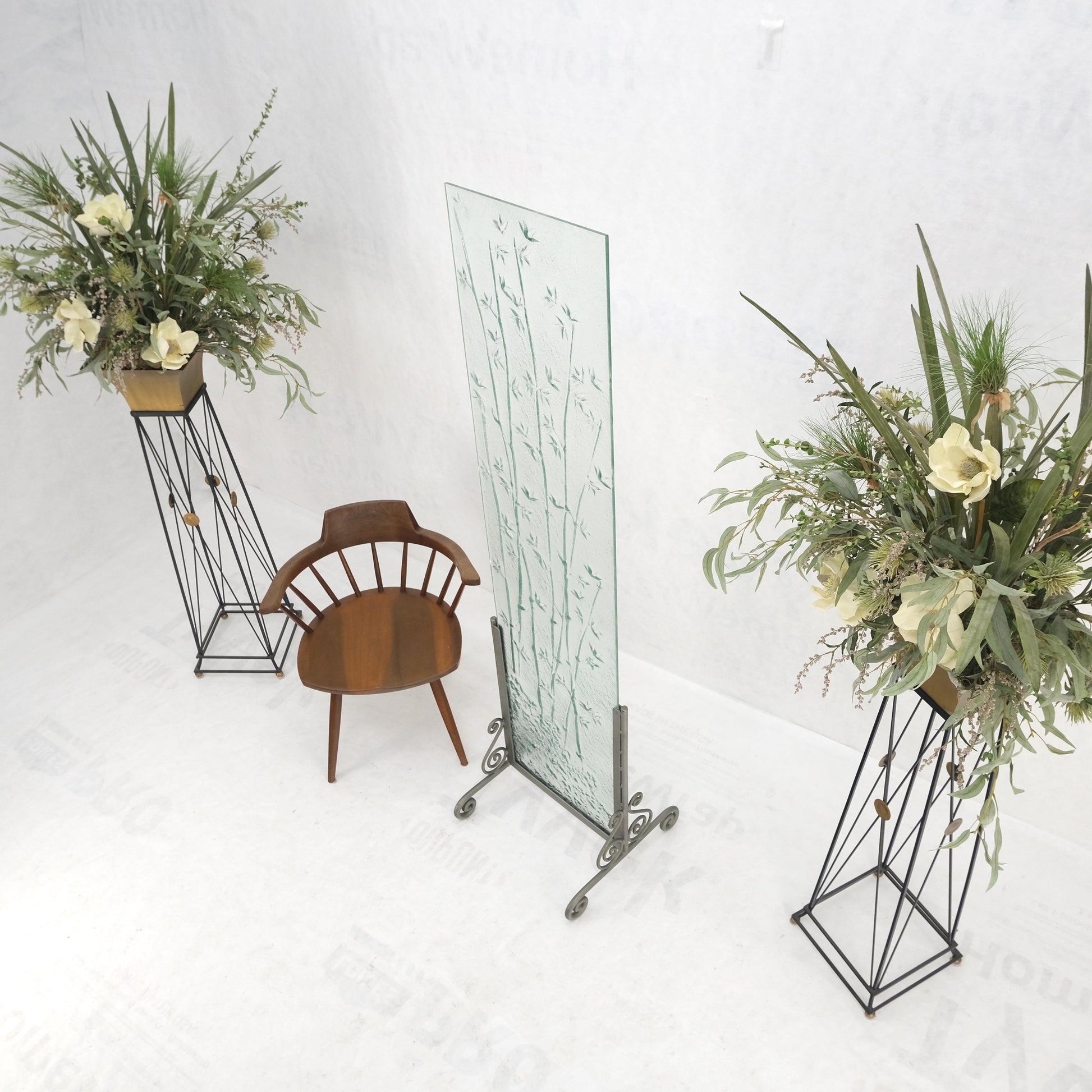 EstablishedLines Decorative Floral Scene Theme Molded Glass Panel w/ Wrought Iron Stand Base MINT