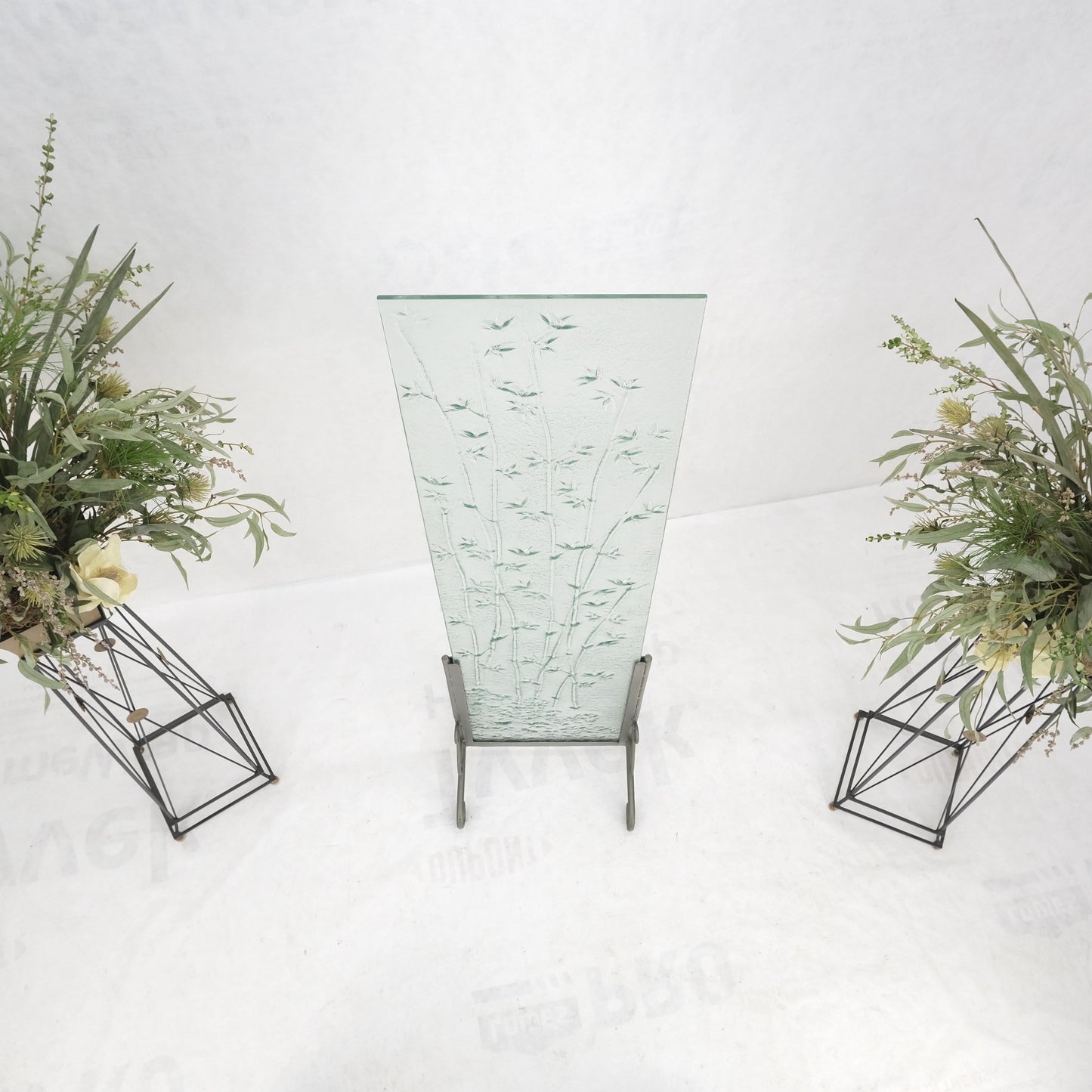 EstablishedLines Decorative Floral Scene Theme Molded Glass Panel w/ Wrought Iron Stand Base MINT