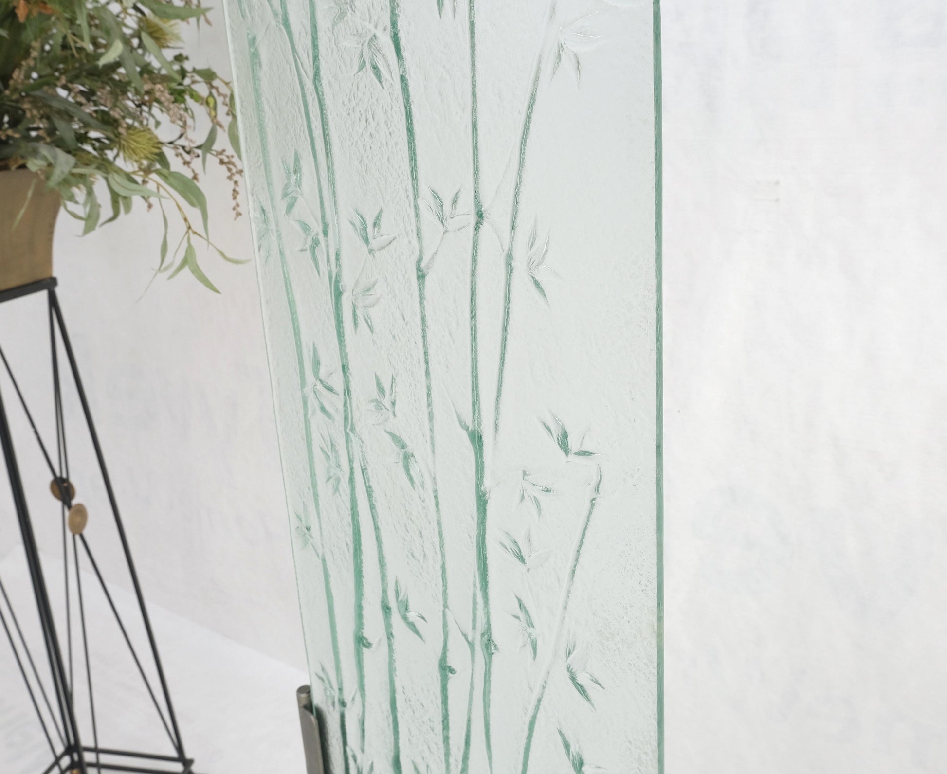 EstablishedLines Decorative Floral Scene Theme Molded Glass Panel w/ Wrought Iron Stand Base MINT