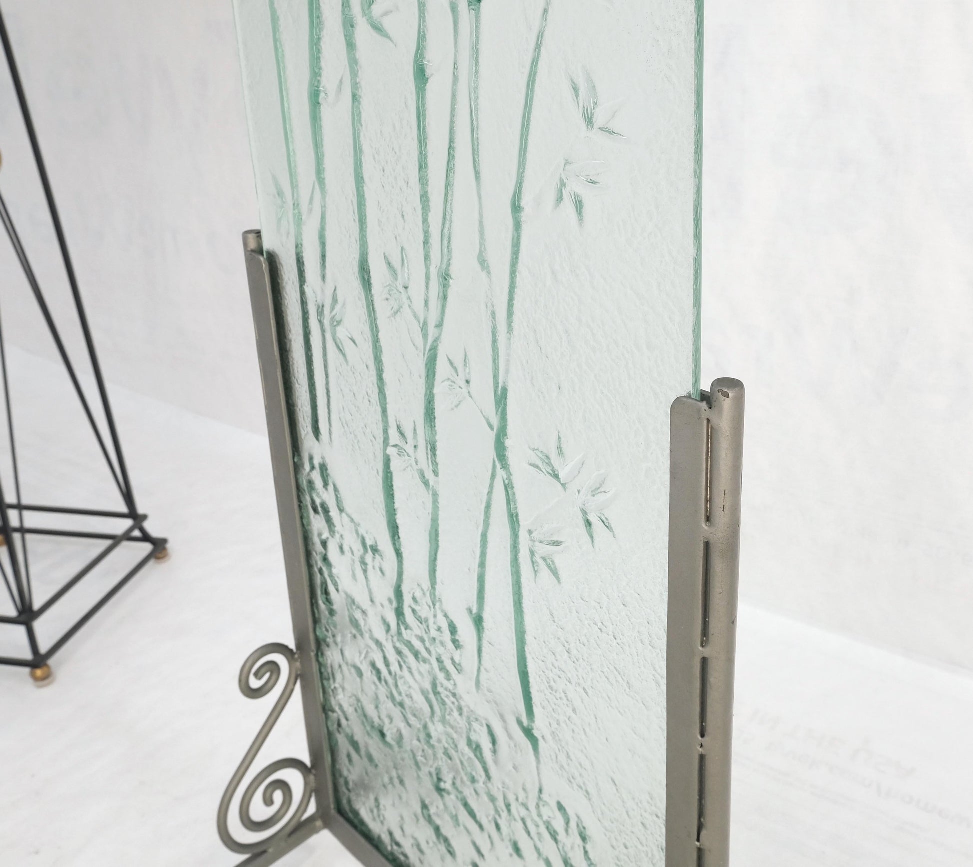 EstablishedLines Decorative Floral Scene Theme Molded Glass Panel w/ Wrought Iron Stand Base MINT