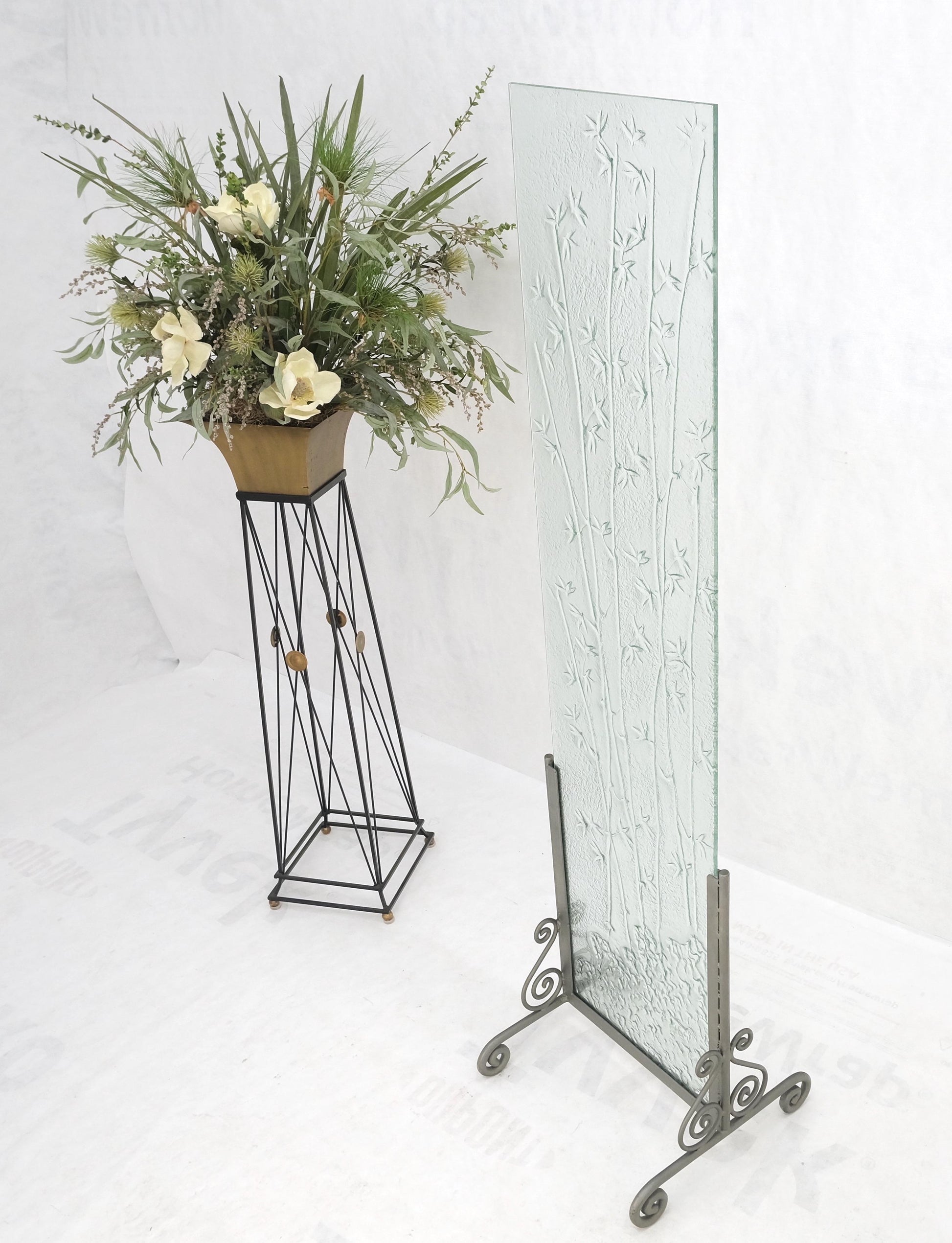 EstablishedLines Decorative Floral Scene Theme Molded Glass Panel w/ Wrought Iron Stand Base MINT