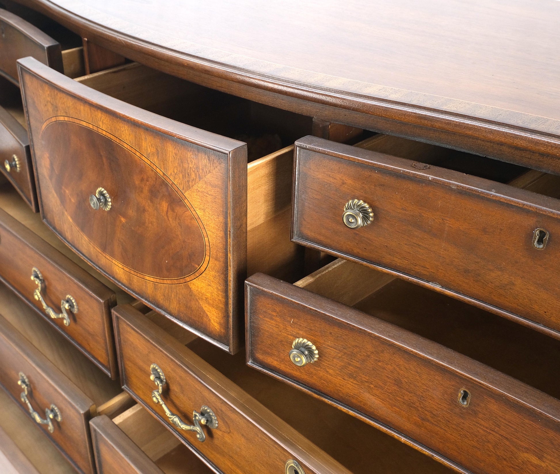 EstablishedLines Banded Top Mahogany Inlayed Bracket Feet 11 Drawers Dresser Credenza MINT!