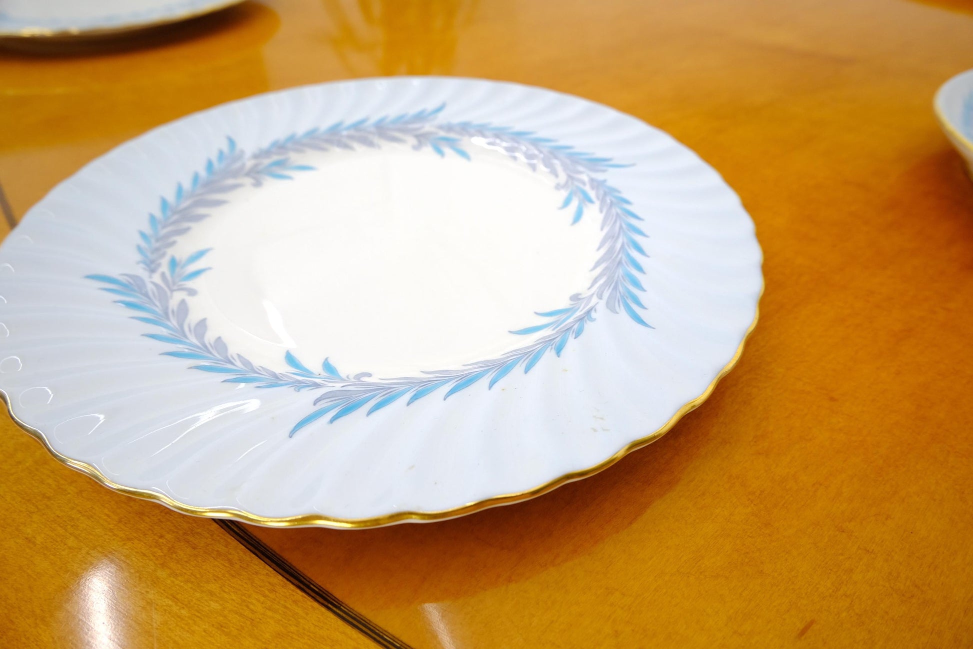 EstablishedLines Set of 16 Minton Porcelain China Made in England Diner Plates Salt & Pepper Set