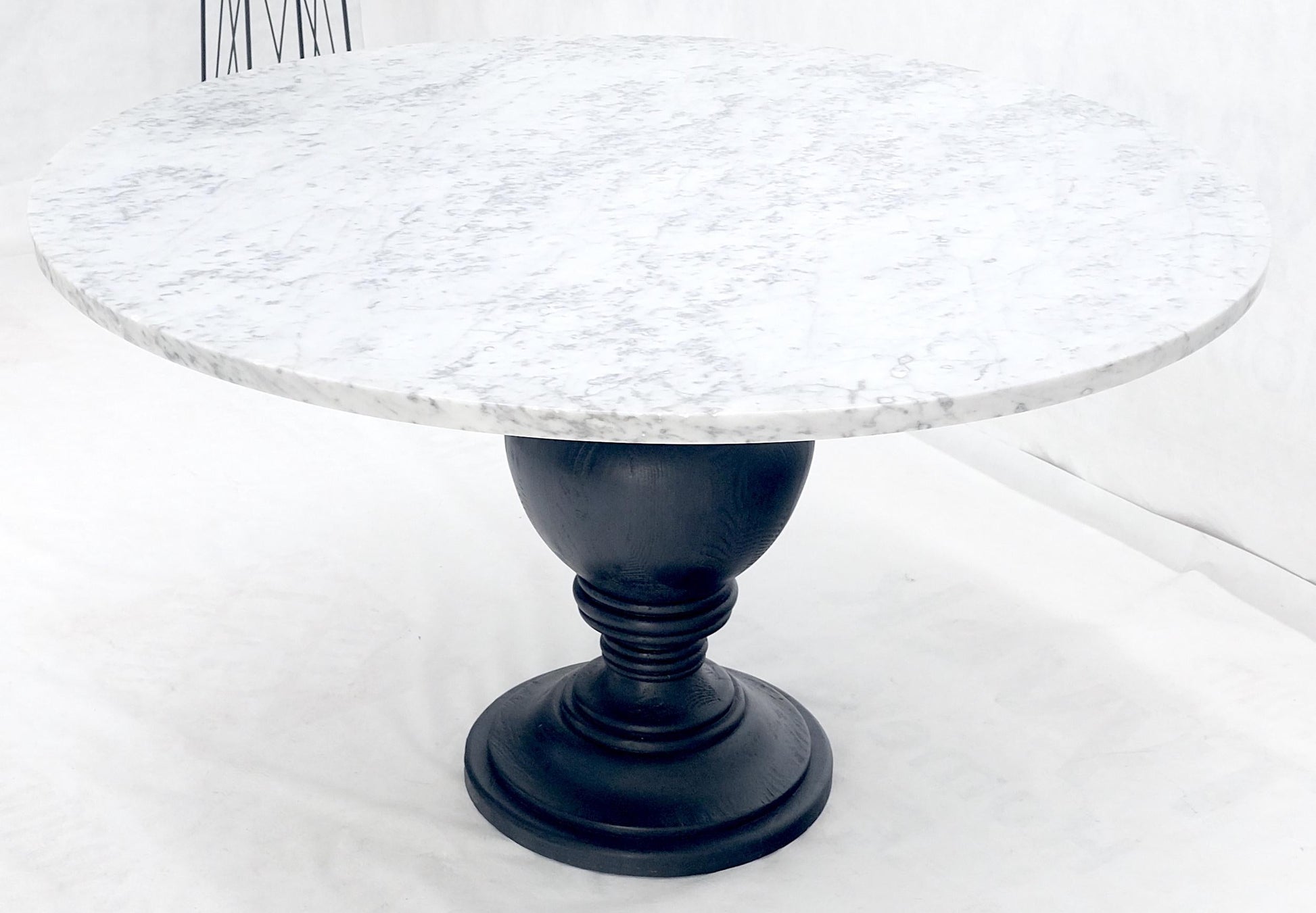 EstablishedLines Large White Grey 54" Round Marble Top Heavy Turned Onion Base Dining Table MINT!