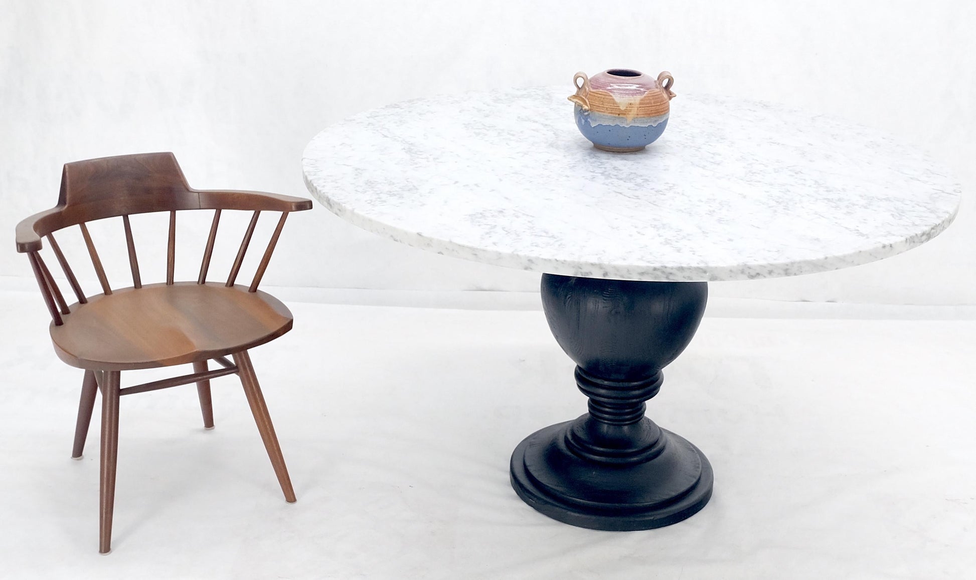 EstablishedLines Large White Grey 54" Round Marble Top Heavy Turned Onion Base Dining Table MINT!