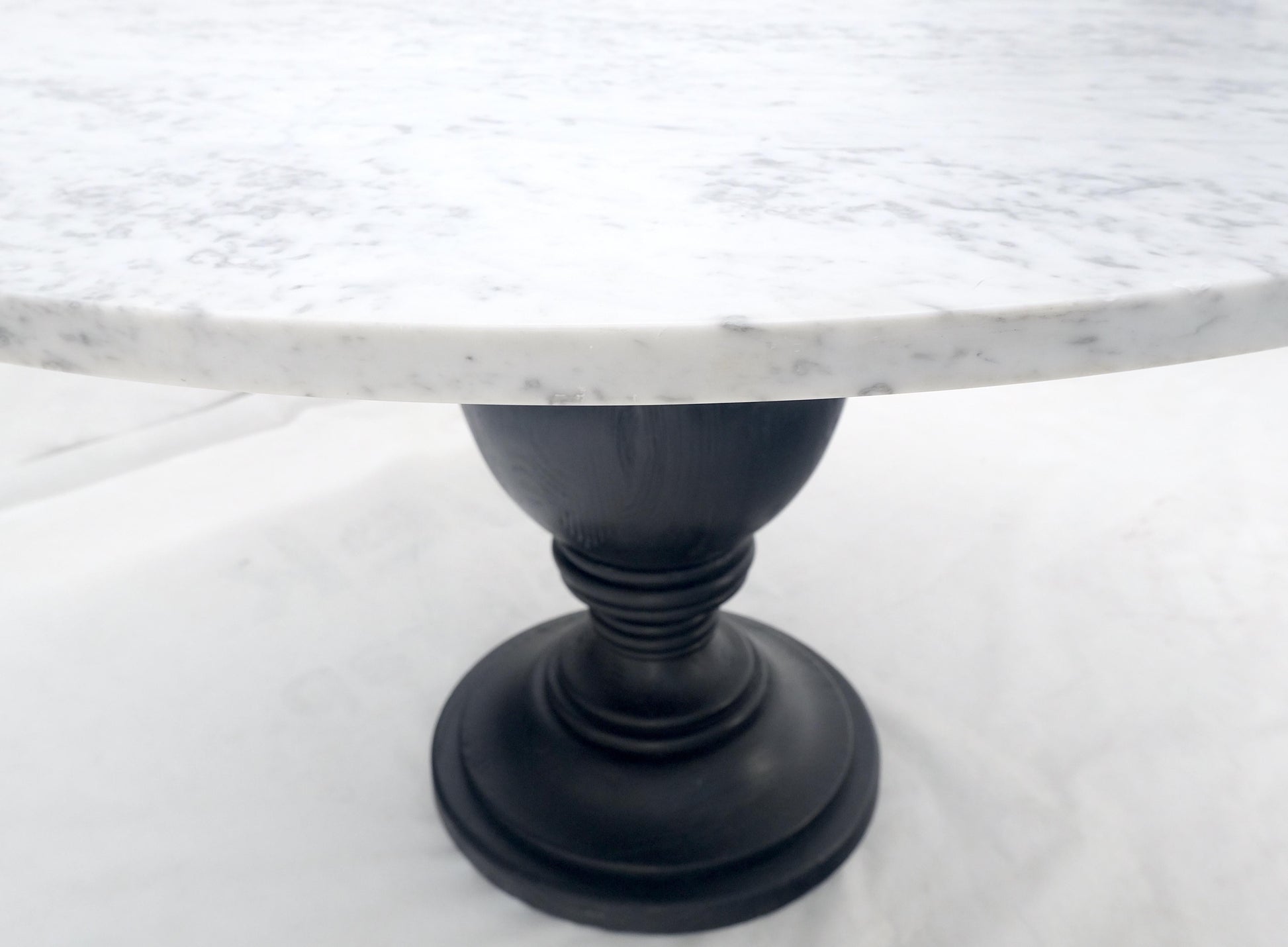 EstablishedLines Large White Grey 54" Round Marble Top Heavy Turned Onion Base Dining Table MINT!