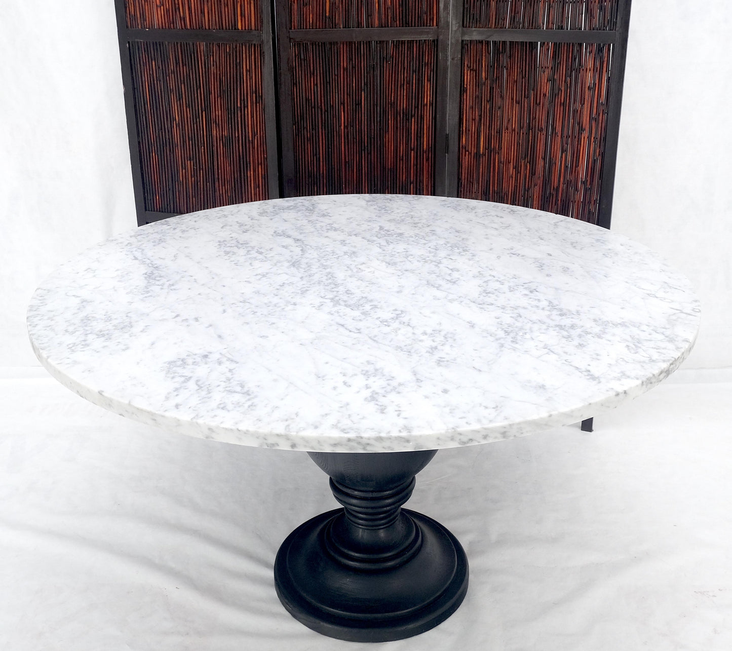 EstablishedLines Large White Grey 54" Round Marble Top Heavy Turned Onion Base Dining Table MINT!