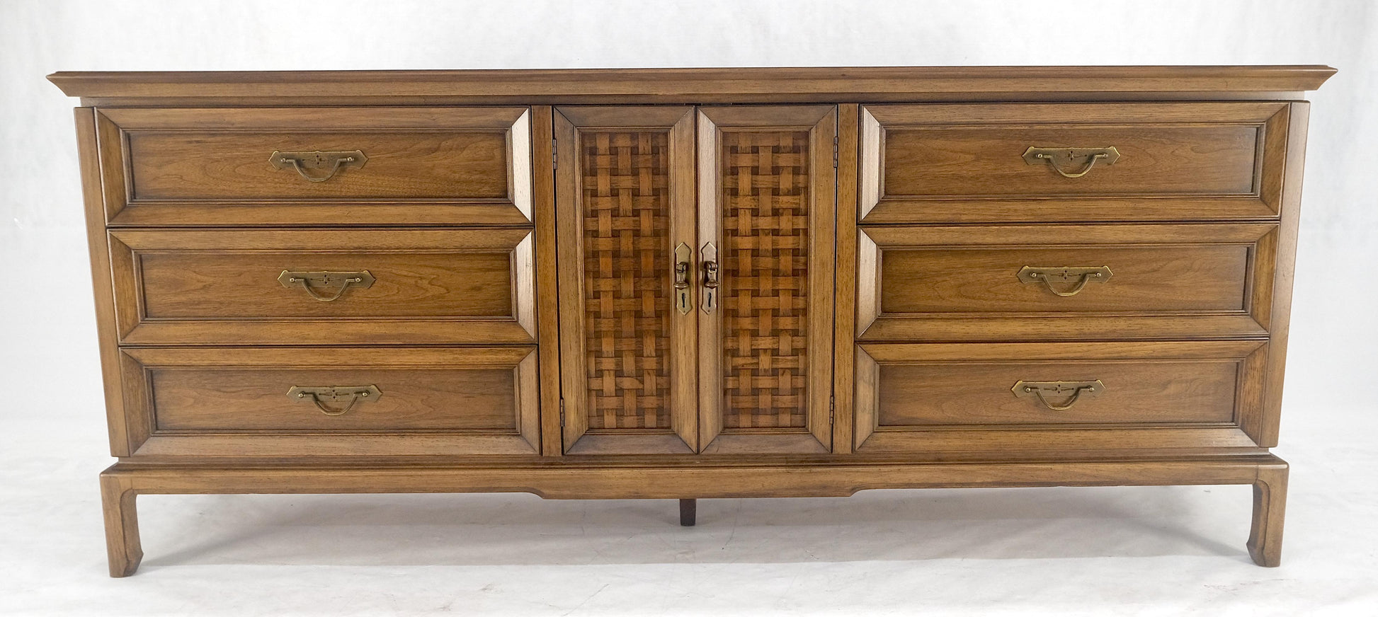 EstablishedLines American Walnut 9 Drawers Long Dresser Credenza on Bracket Feet Tomasville MINT!