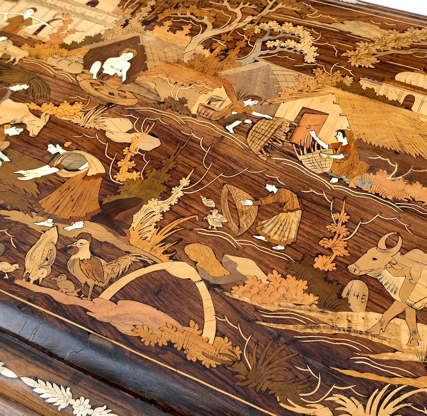 Large Box Trunk Bone Inlayed Rosewood Storage Village Scenery Very Fine Detail