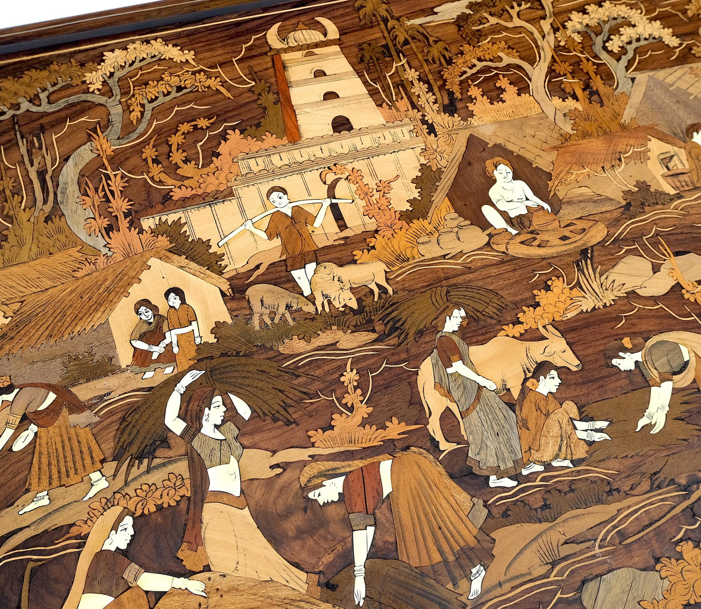 Large Box Trunk Bone Inlayed Rosewood Storage Village Scenery Very Fine Detail