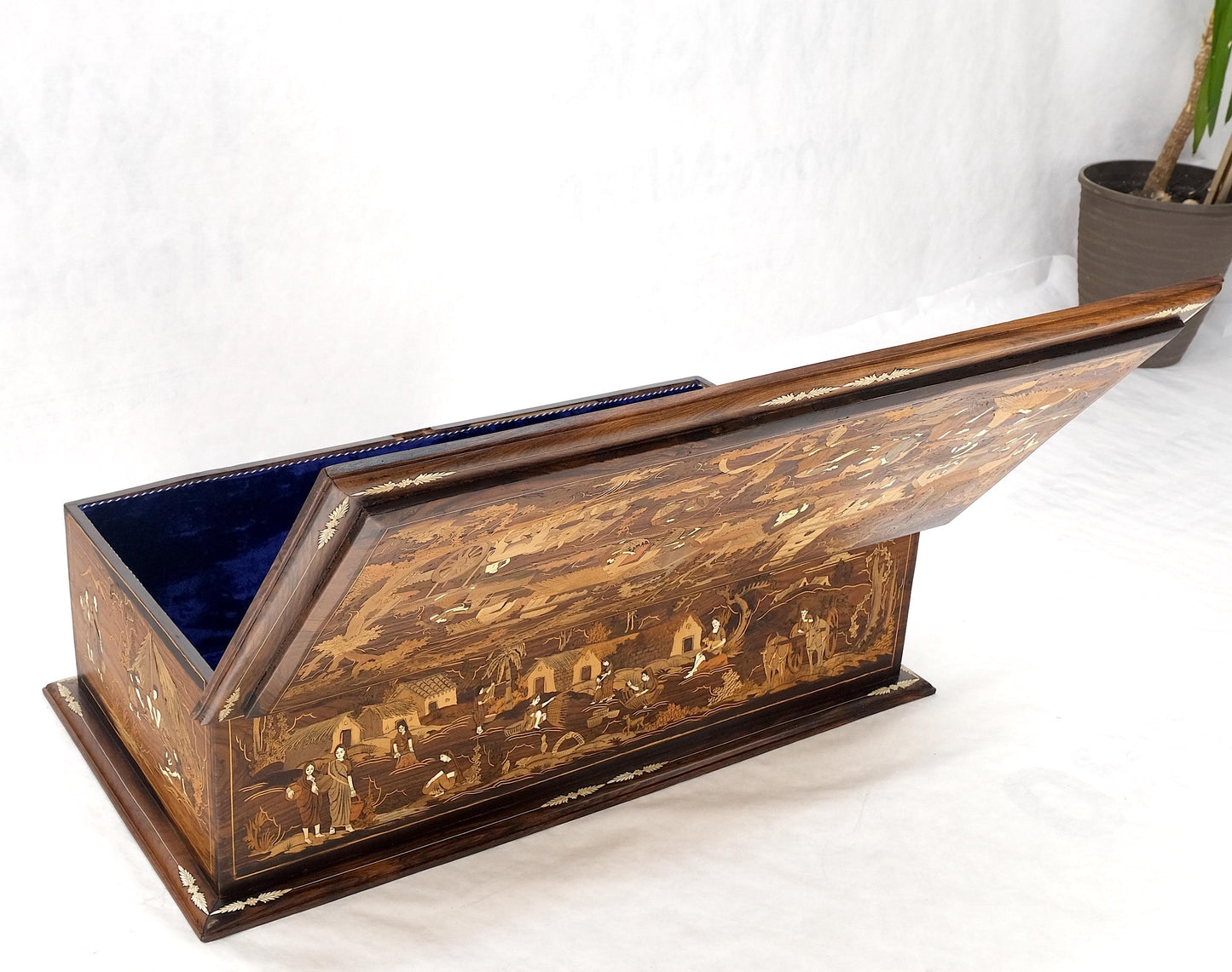 Large Box Trunk Bone Inlayed Rosewood Storage Village Scenery Very Fine Detail