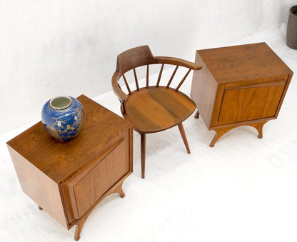 EstablishedLines Pair Sculpted Fronts Legs Walnut Mid-Century Modern Nightstands End Tables MINT!