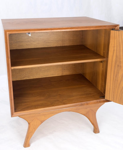 EstablishedLines Pair Sculpted Fronts Legs Walnut Mid-Century Modern Nightstands End Tables MINT!