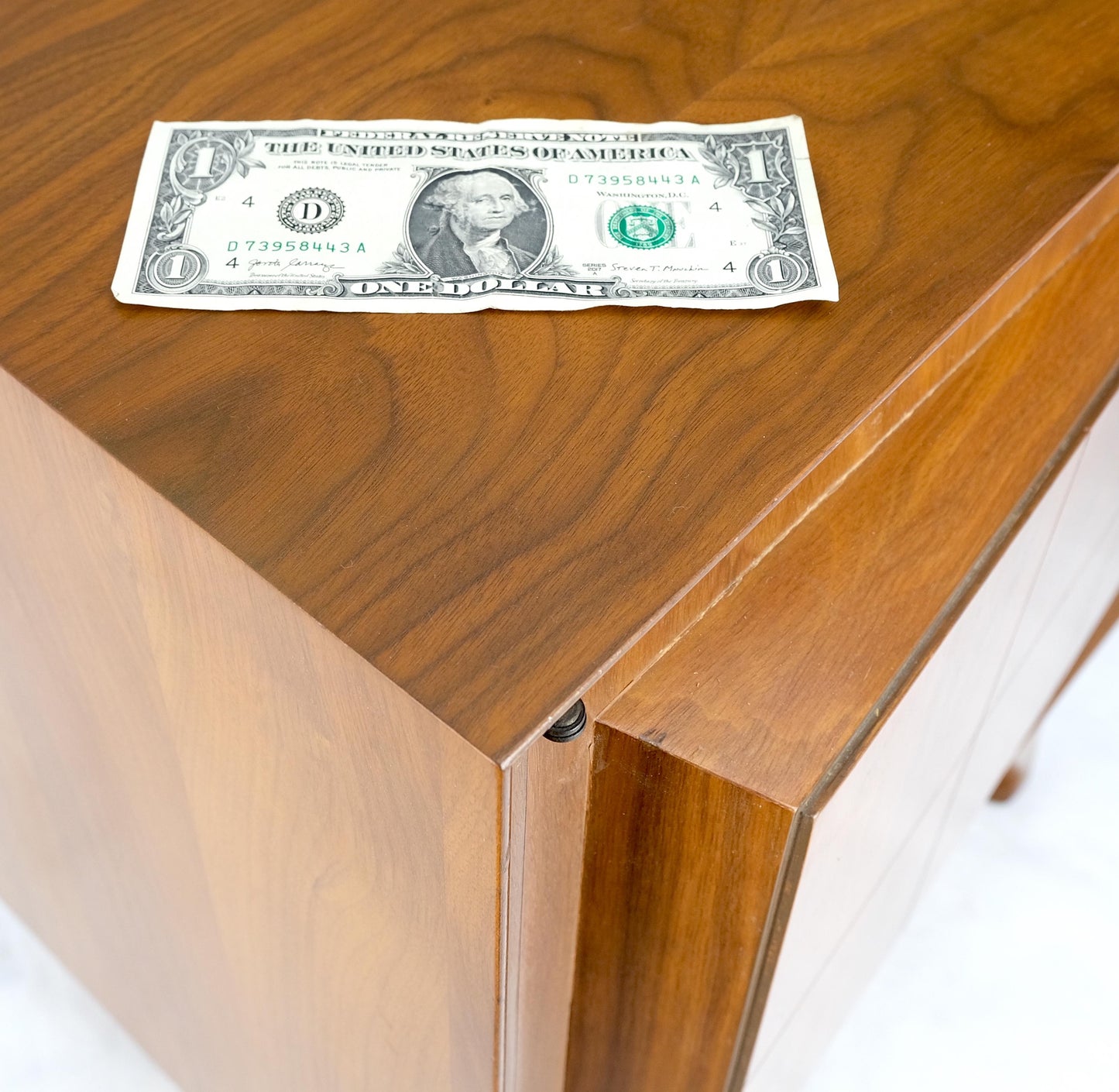 EstablishedLines Pair Sculpted Fronts Legs Walnut Mid-Century Modern Nightstands End Tables MINT!