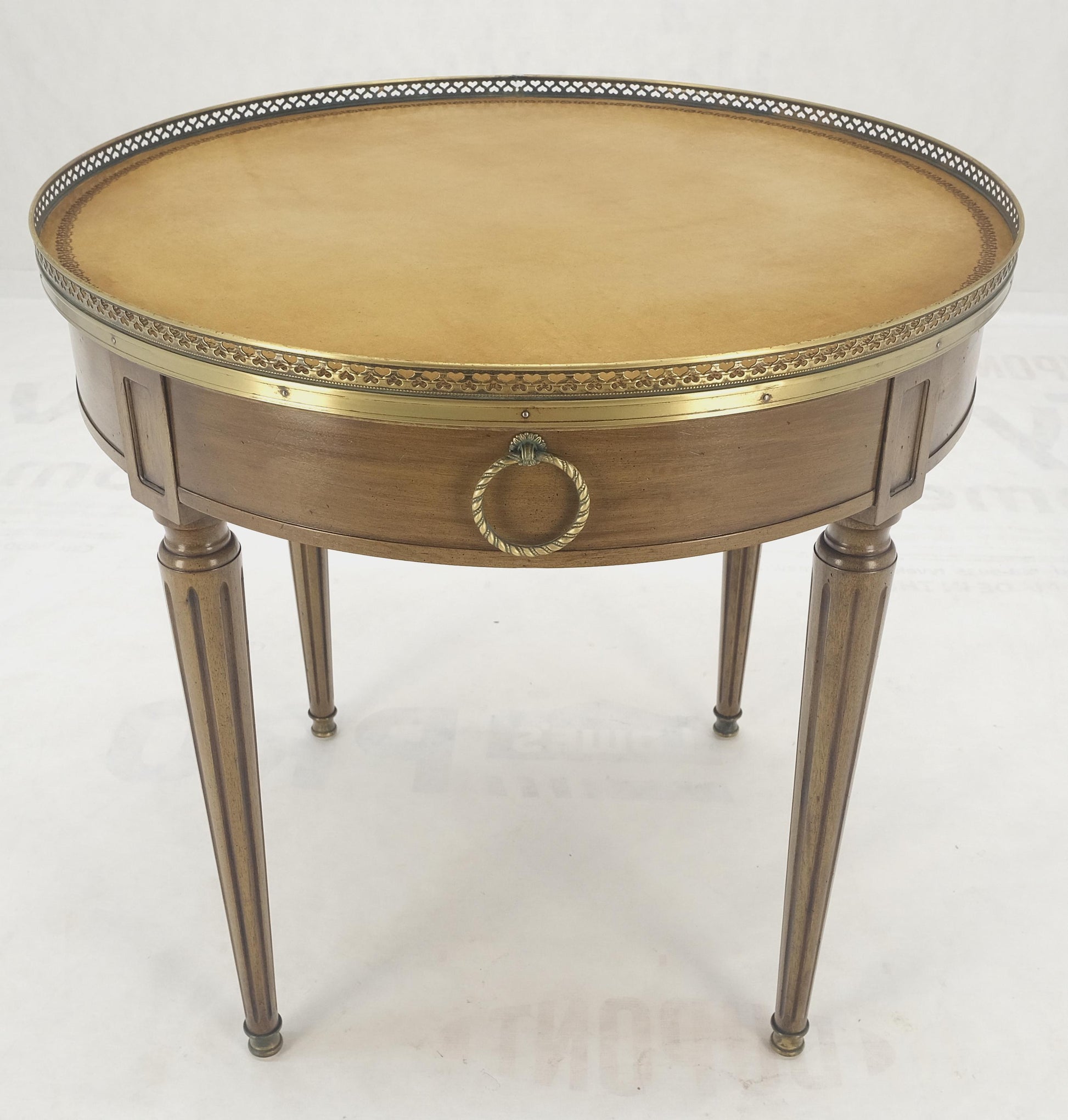 EstablishedLines Henredon Olive Green Round Leather Top Brass Gallery Drop Pull Side Table MINT!