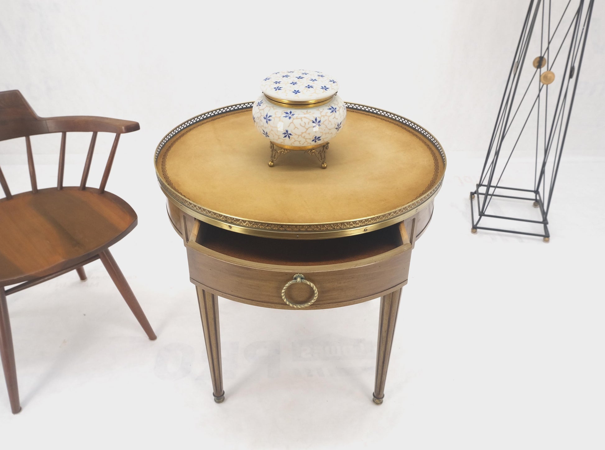 EstablishedLines Henredon Olive Green Round Leather Top Brass Gallery Drop Pull Side Table MINT!