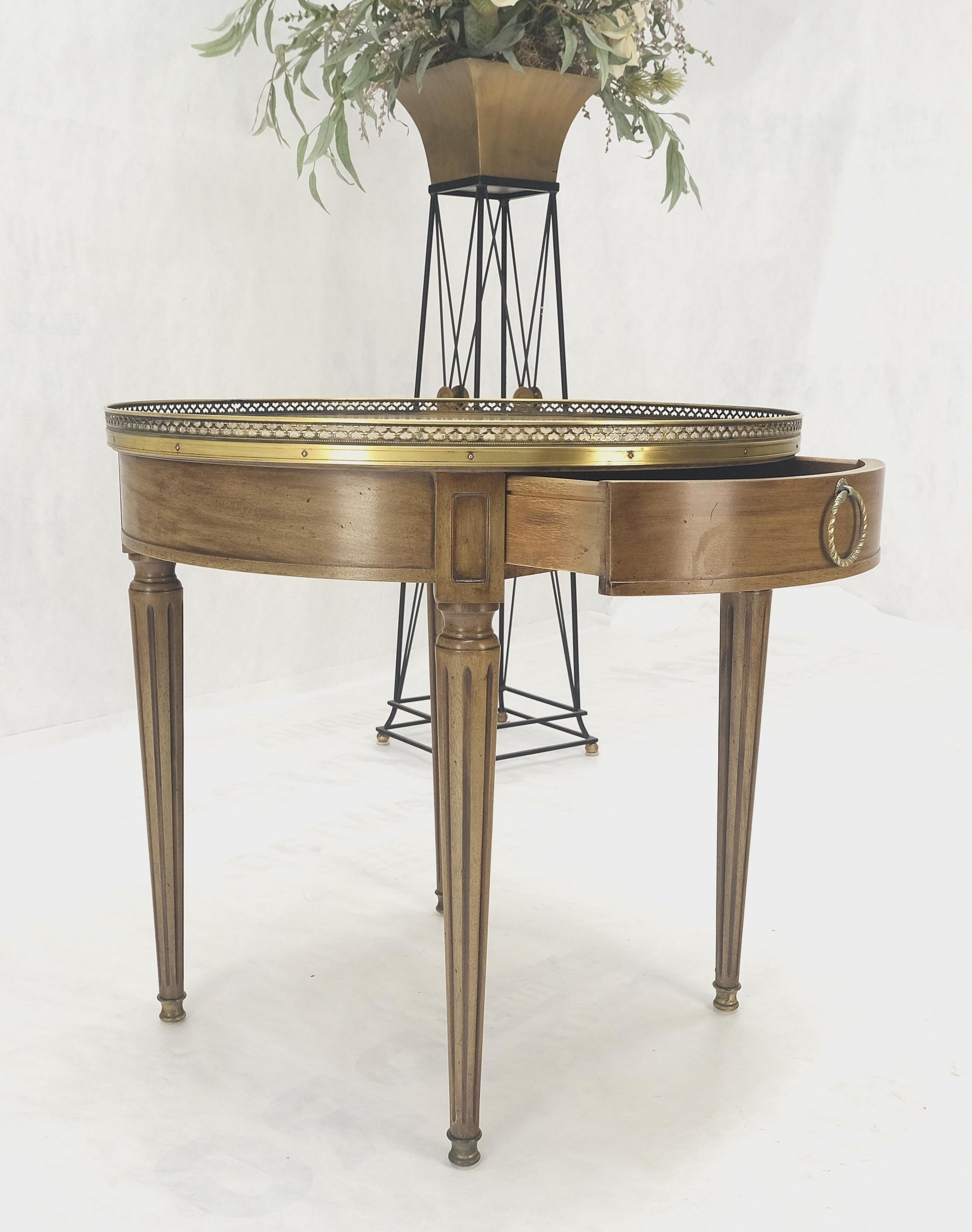 EstablishedLines Henredon Olive Green Round Leather Top Brass Gallery Drop Pull Side Table MINT!