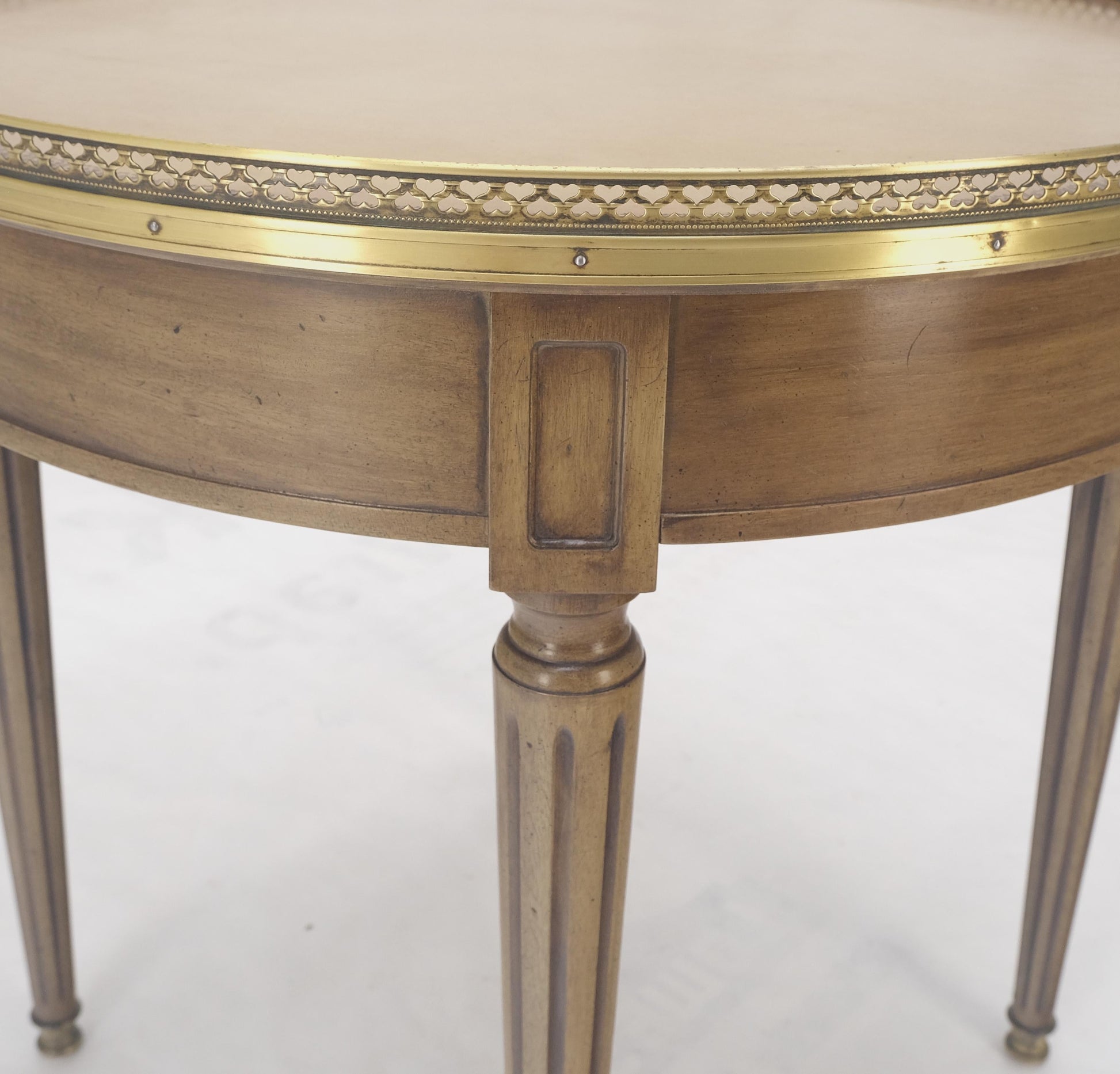 EstablishedLines Henredon Olive Green Round Leather Top Brass Gallery Drop Pull Side Table MINT!