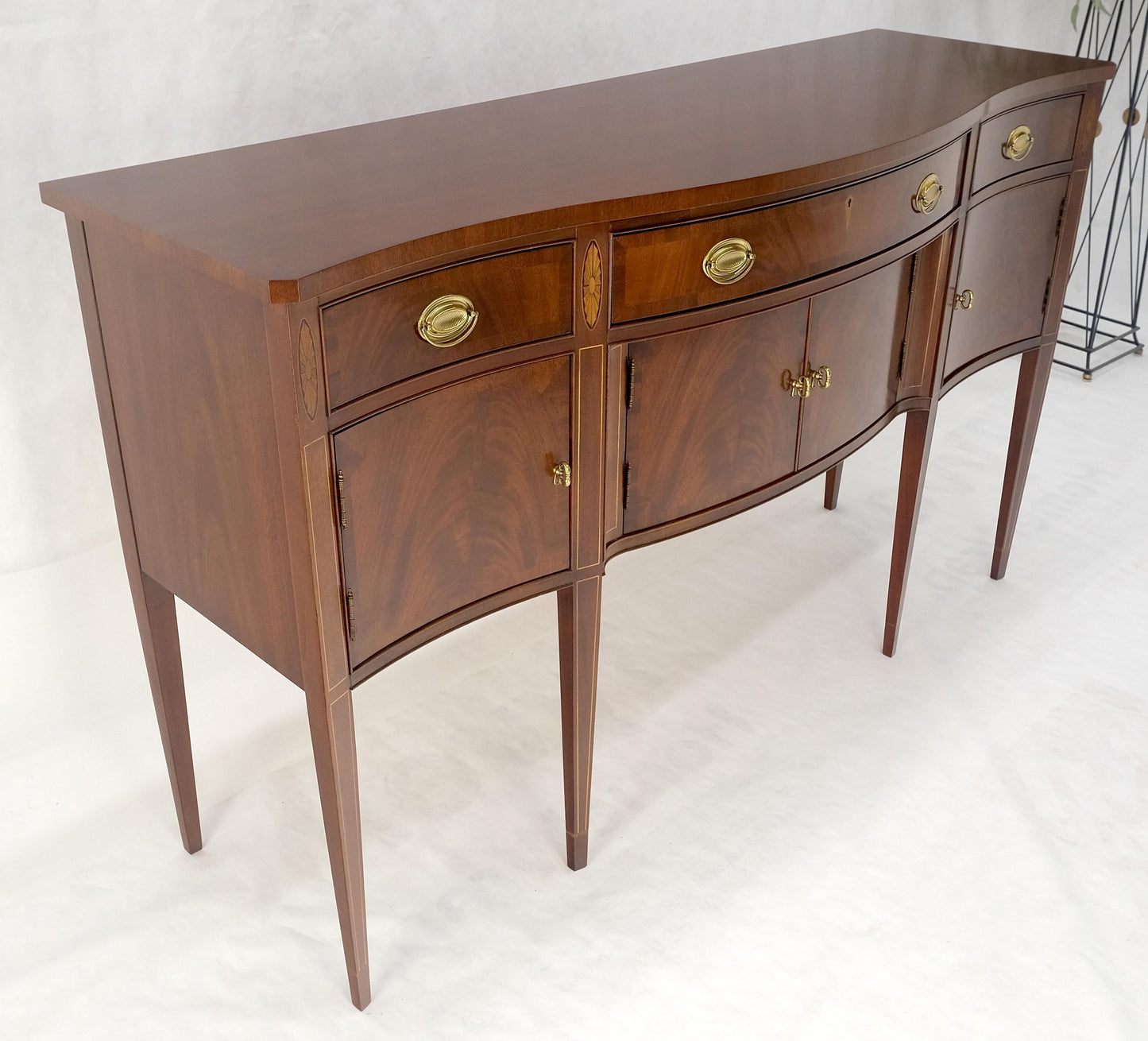 Hickory Chair Crotch Mahogany Serpentine Front Tapered Leg Inlaid Sideboard MINT