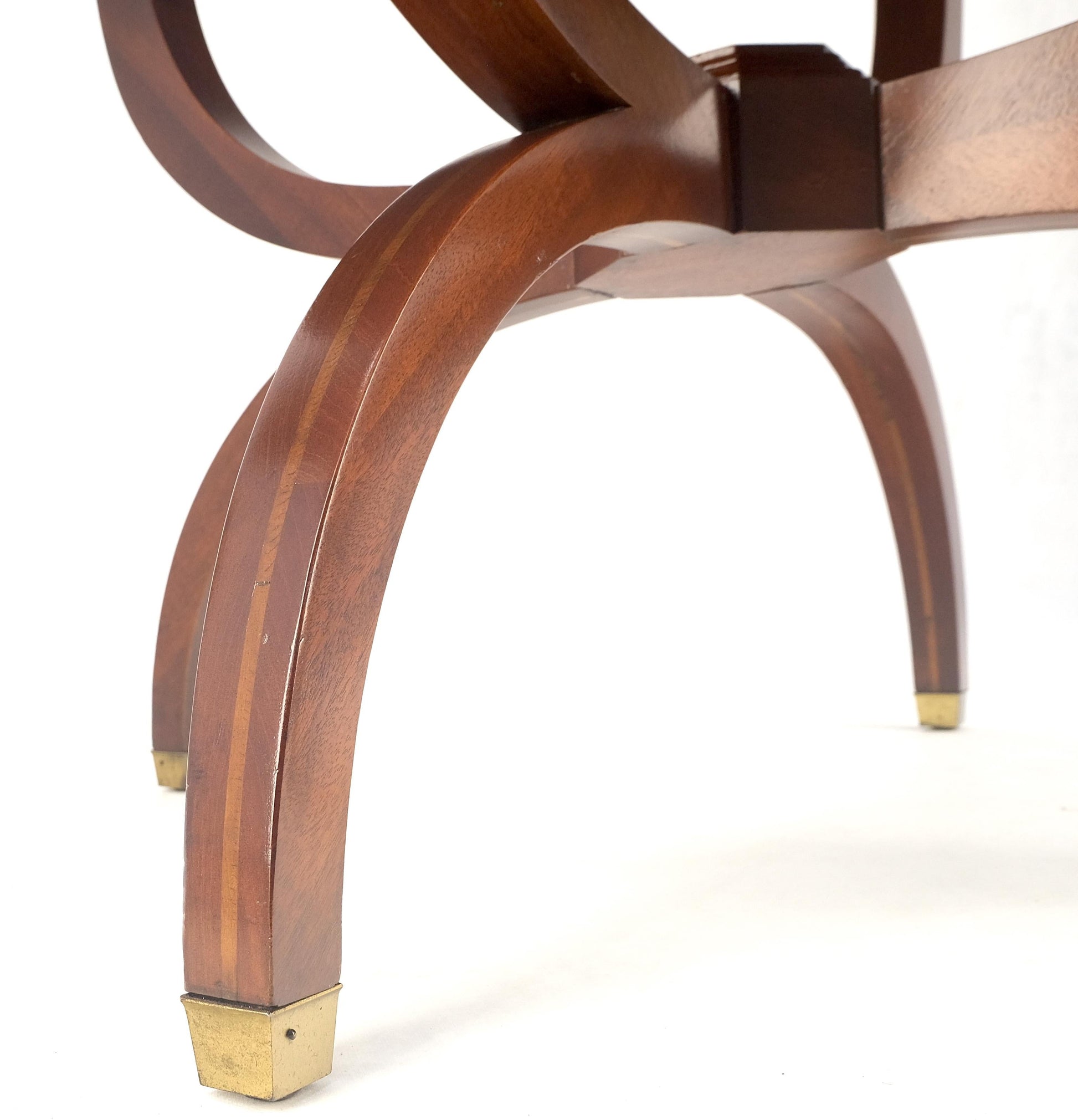 EstablishedLines Round Mahogany Single Pedestal Drum to Duning Table w/ 2 Extension Boards Mint