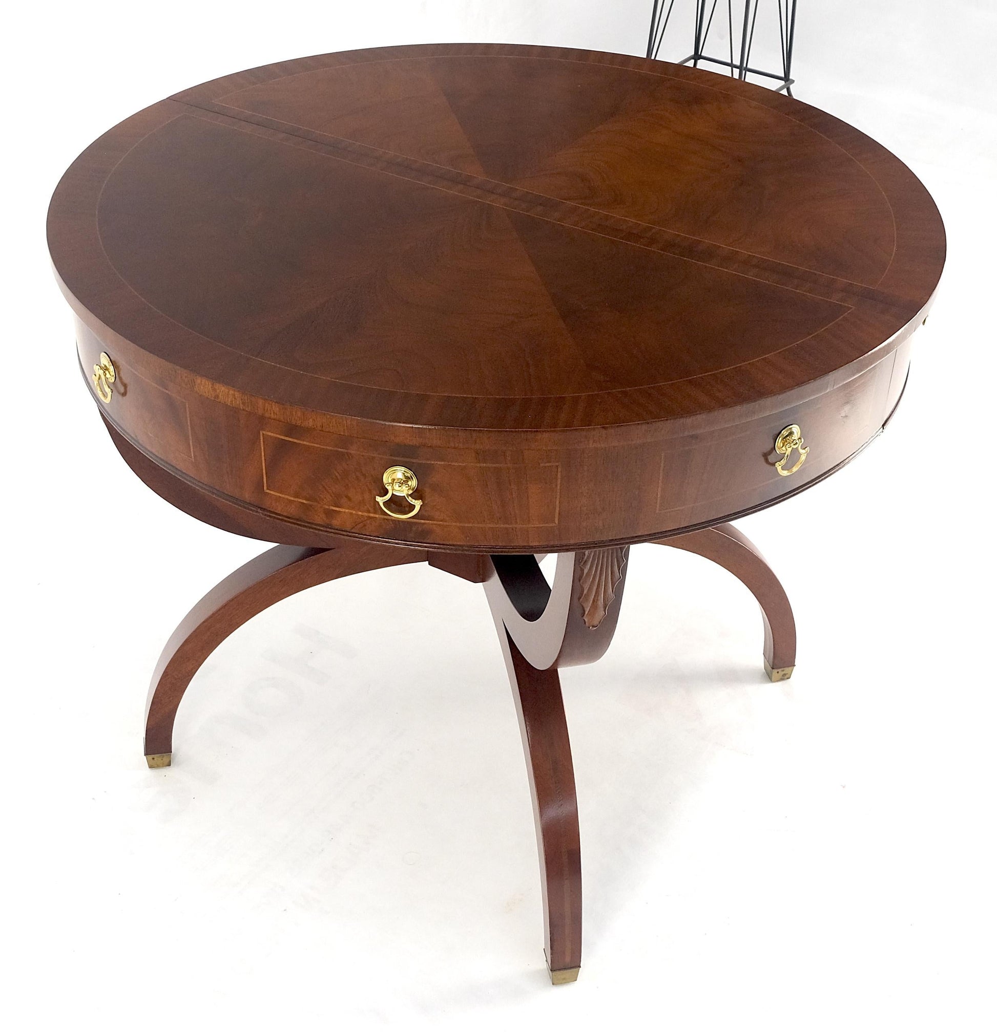 EstablishedLines Round Mahogany Single Pedestal Drum to Duning Table w/ 2 Extension Boards Mint