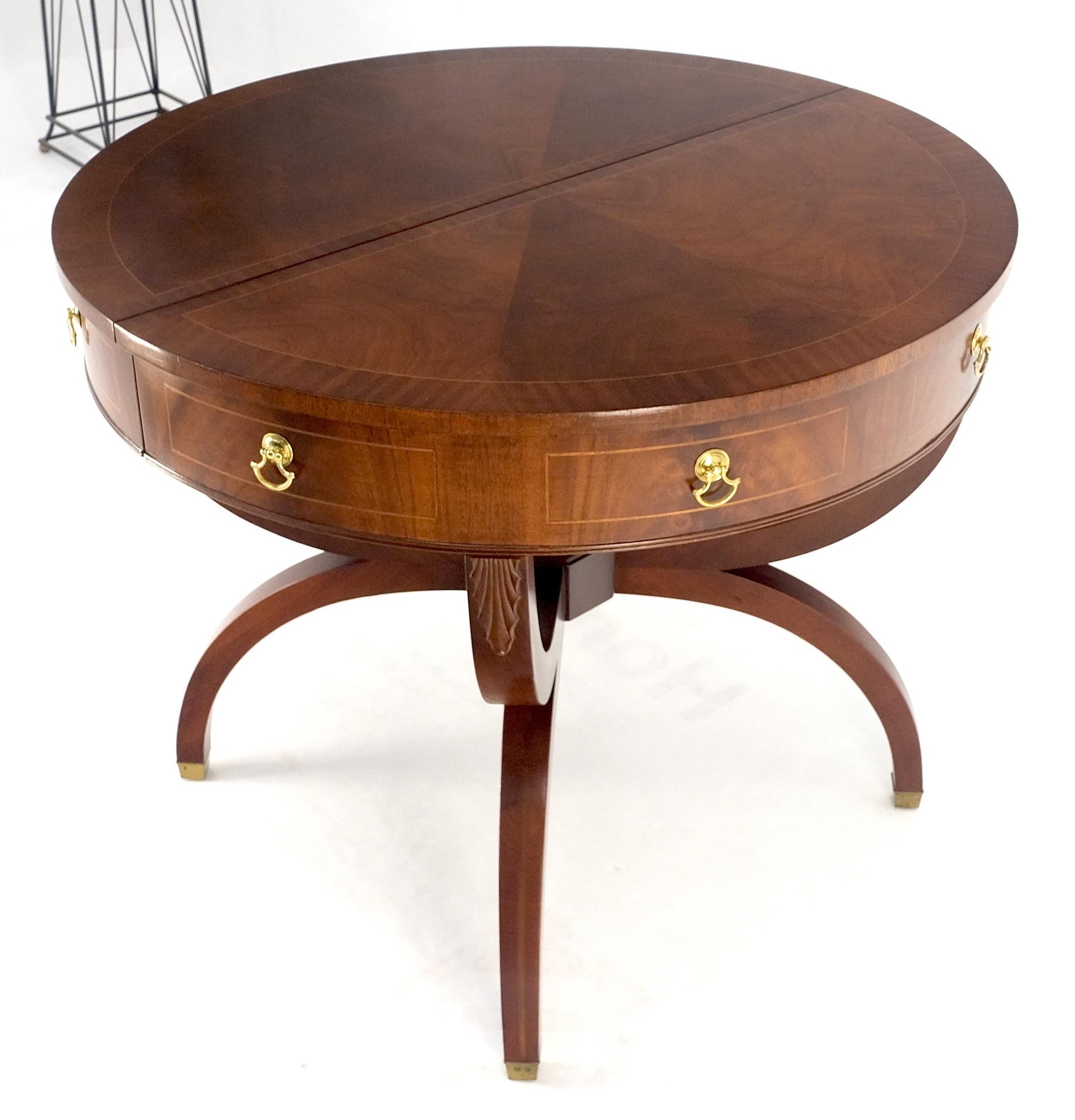 EstablishedLines Round Mahogany Single Pedestal Drum to Duning Table w/ 2 Extension Boards Mint