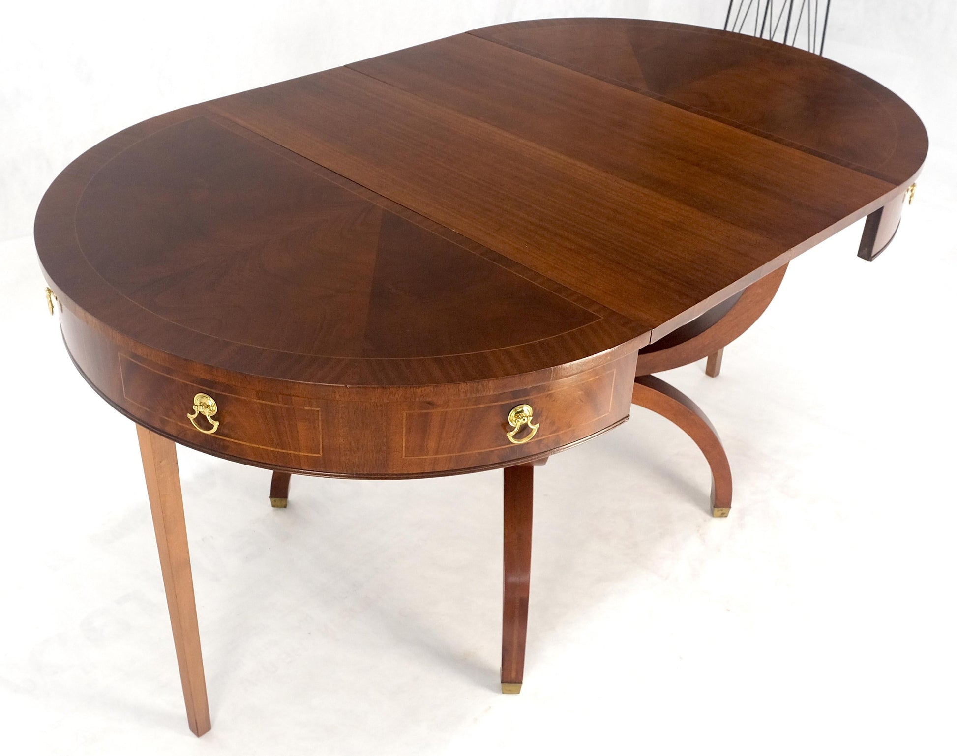 EstablishedLines Round Mahogany Single Pedestal Drum to Duning Table w/ 2 Extension Boards Mint