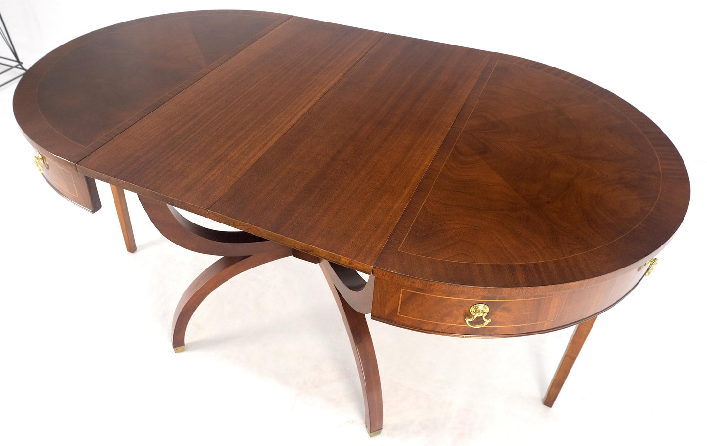 EstablishedLines Round Mahogany Single Pedestal Drum to Duning Table w/ 2 Extension Boards Mint