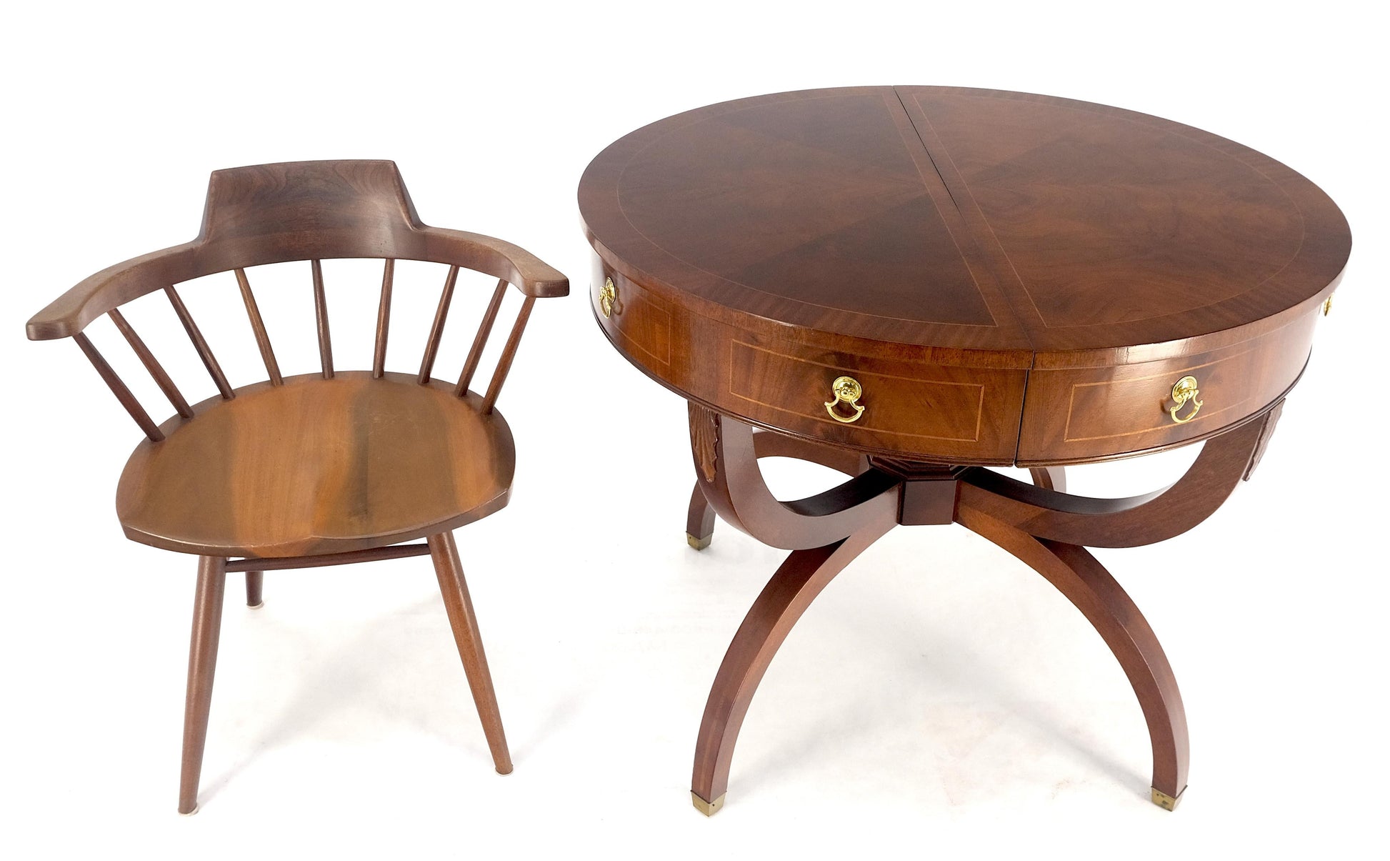 EstablishedLines Round Mahogany Single Pedestal Drum to Duning Table w/ 2 Extension Boards Mint