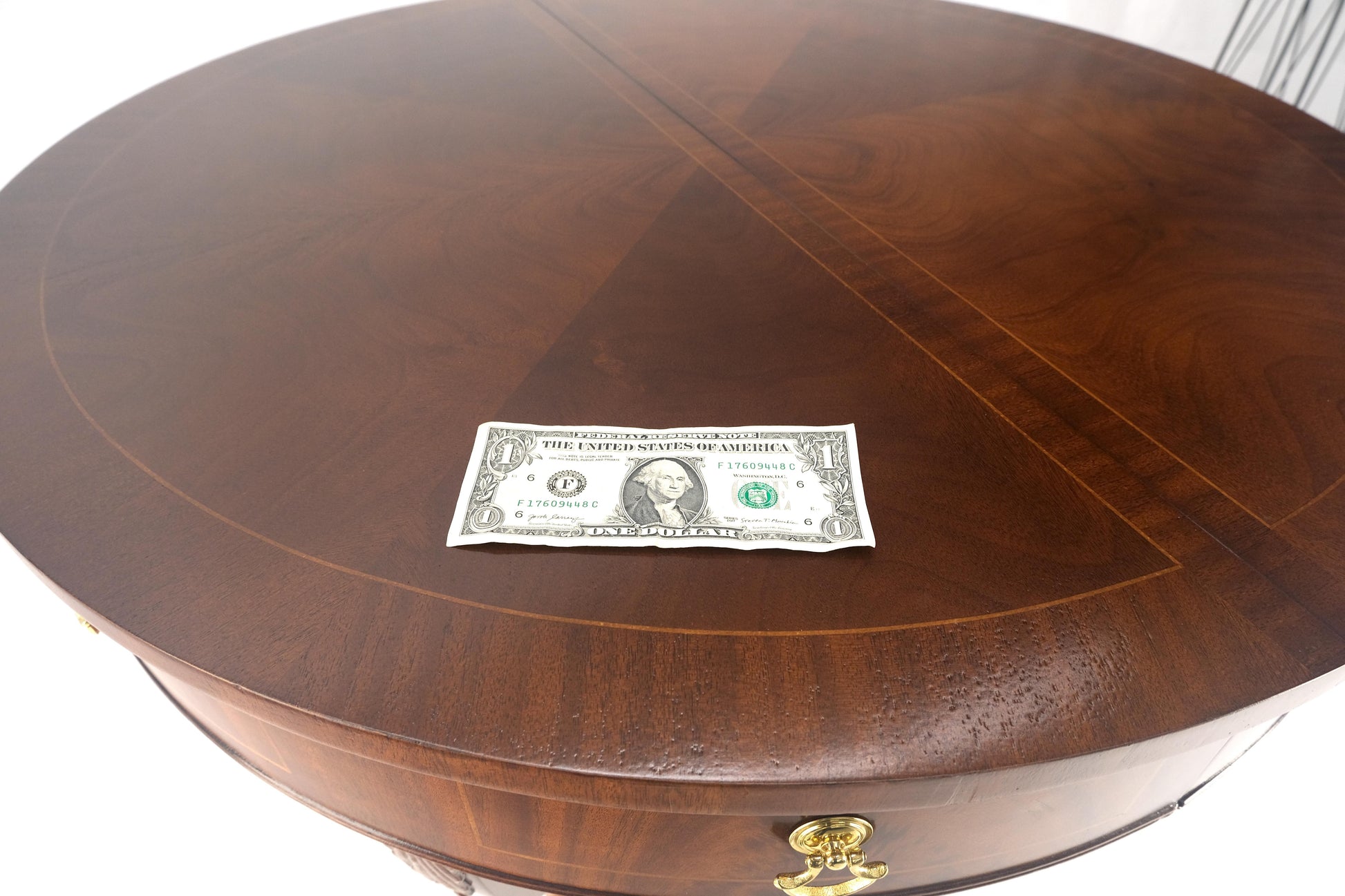 EstablishedLines Round Mahogany Single Pedestal Drum to Duning Table w/ 2 Extension Boards Mint