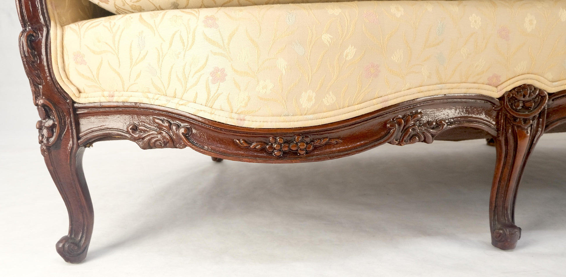 EstablishedLines Very Fine Carved Mahogany Frame Cream Upholstery Curved Back French Sofa MINT!