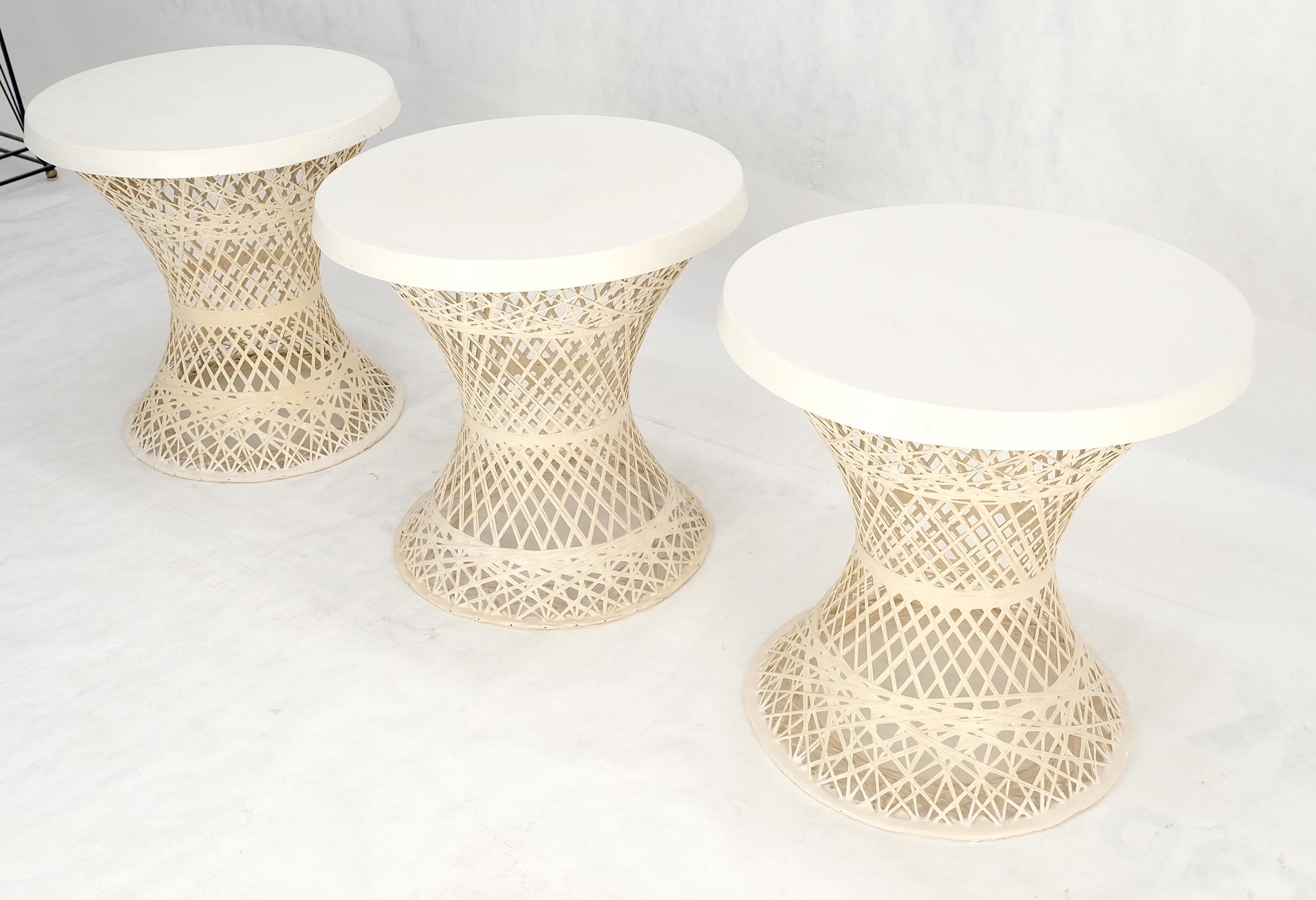 Set 3 Spun Fiberglass Molded Stone Textured 21" Round Top End Side Table Woodard