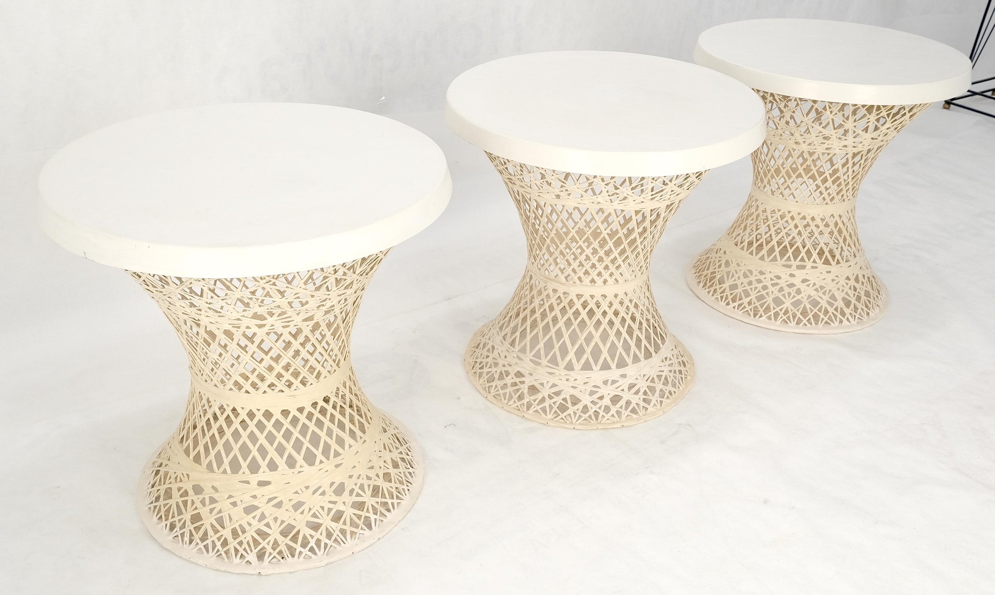 Set 3 Spun Fiberglass Molded Stone Textured 21" Round Top End Side Table Woodard