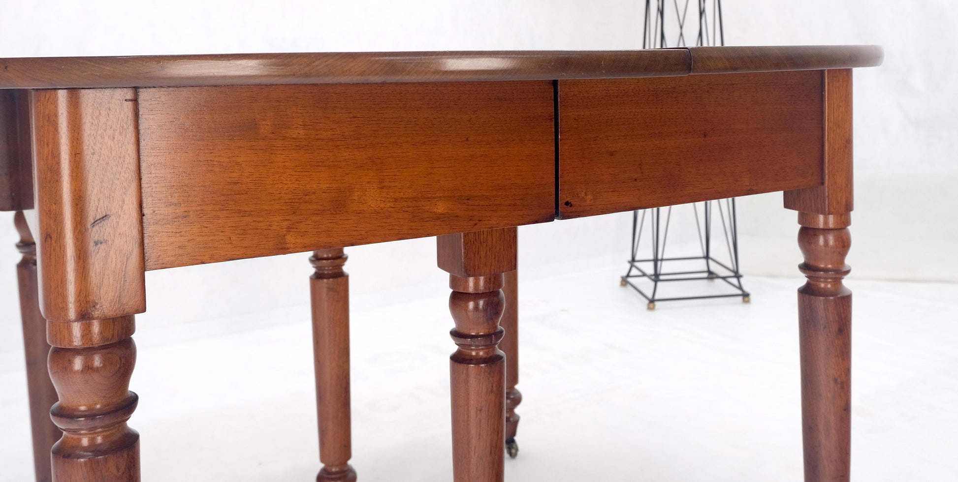 EstablishedLines Antique Solid Light Amber Walnut Round Dining Table 4 Extension Boards MINT!